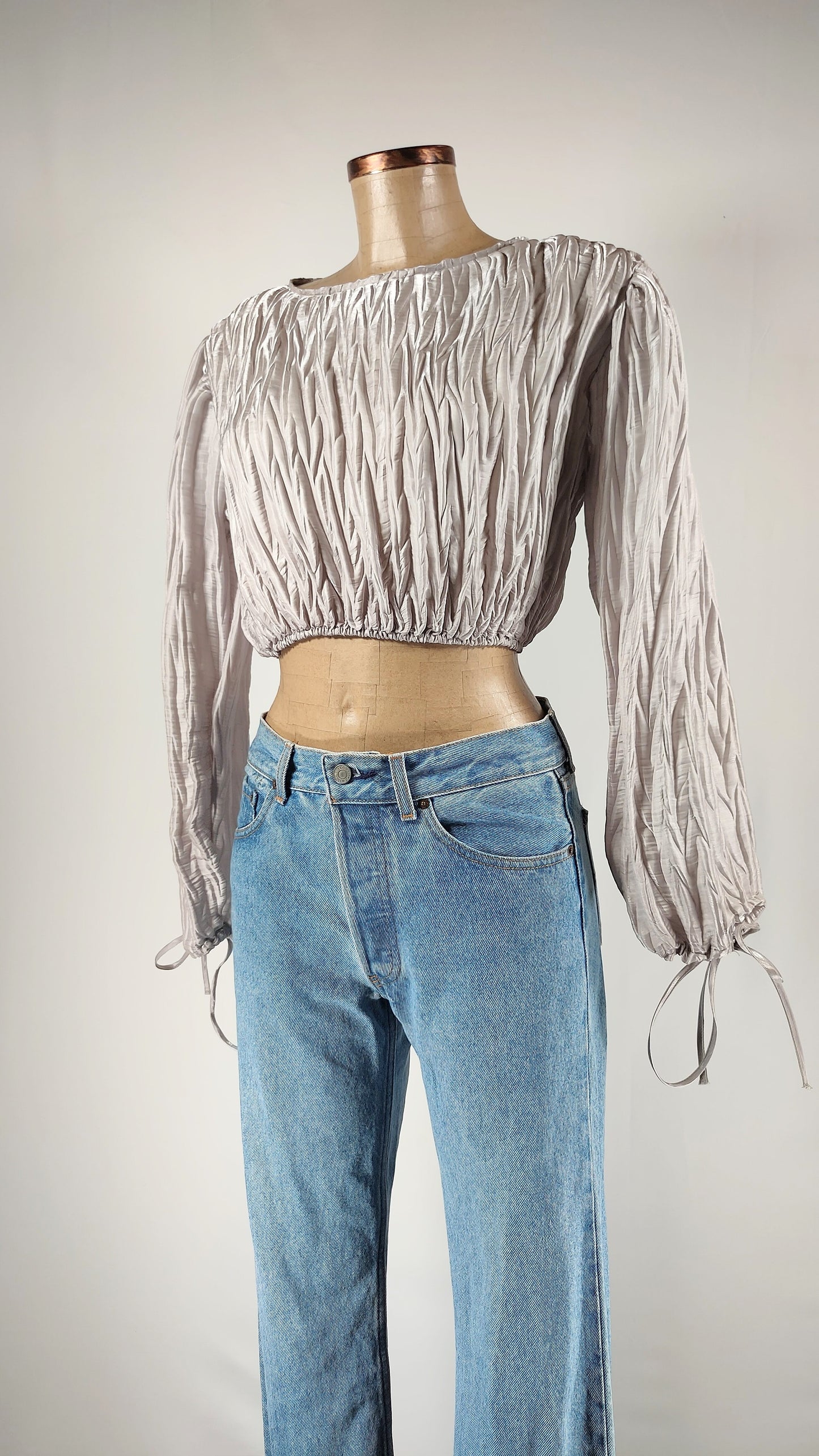 Crop top manga larga brillante