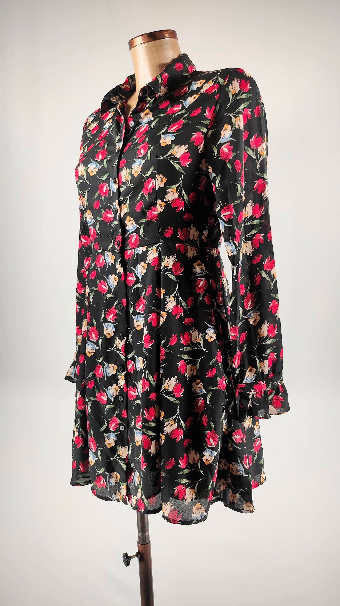 Vestido negro estampado floral Zara