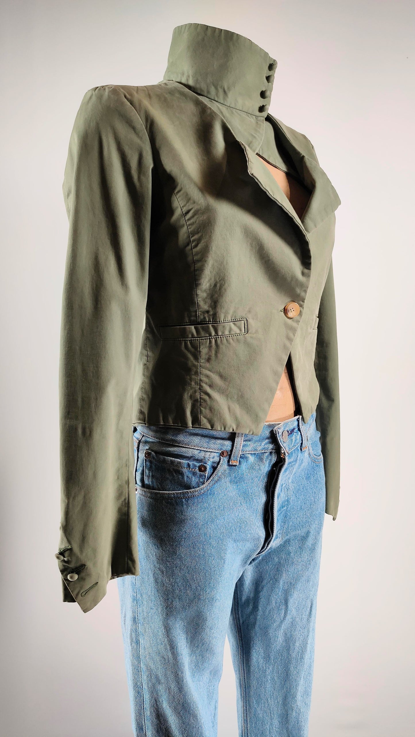 Chaqueta verde con corte de frac