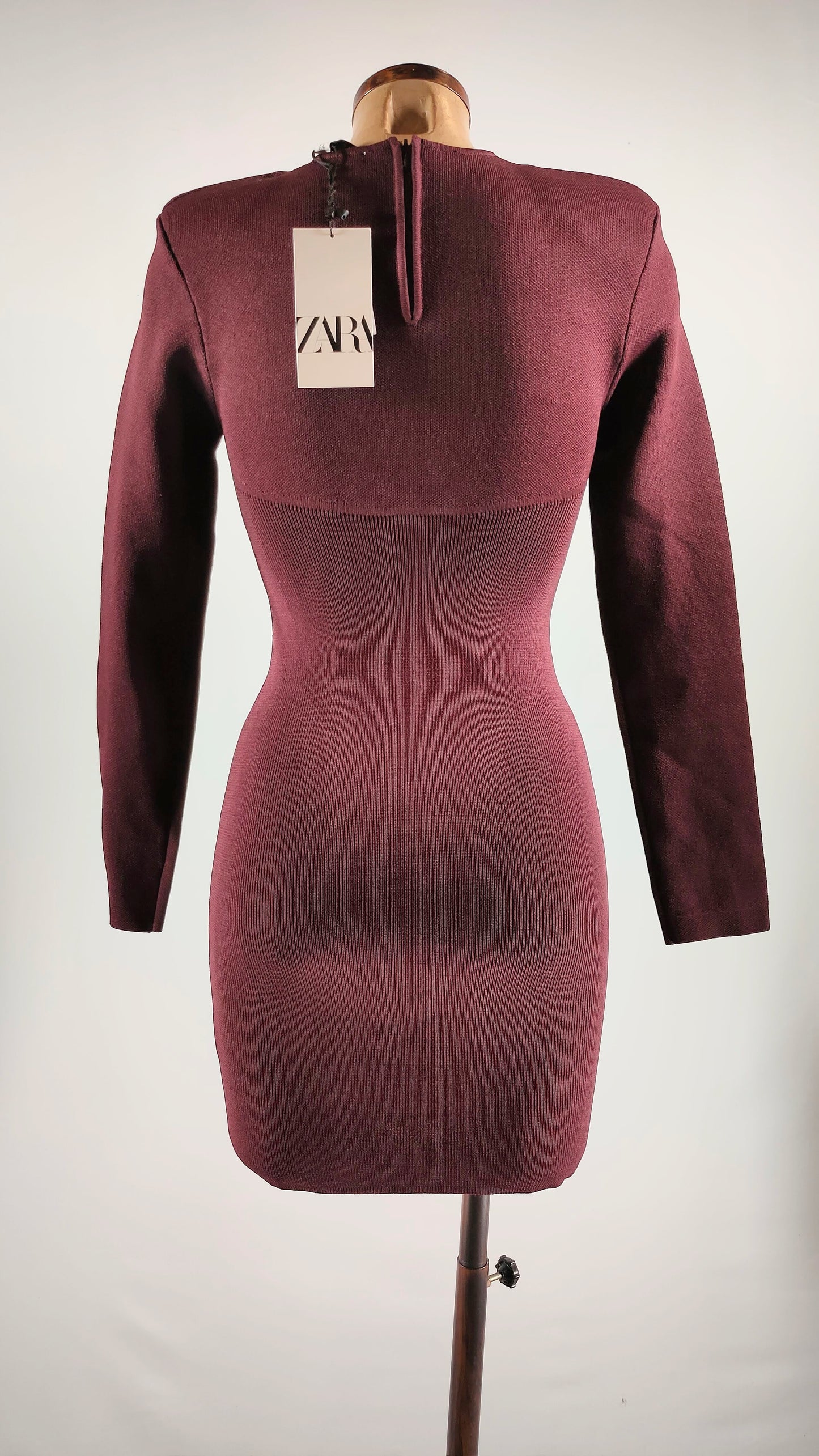 Vestido ajustado burdeos de manga larga