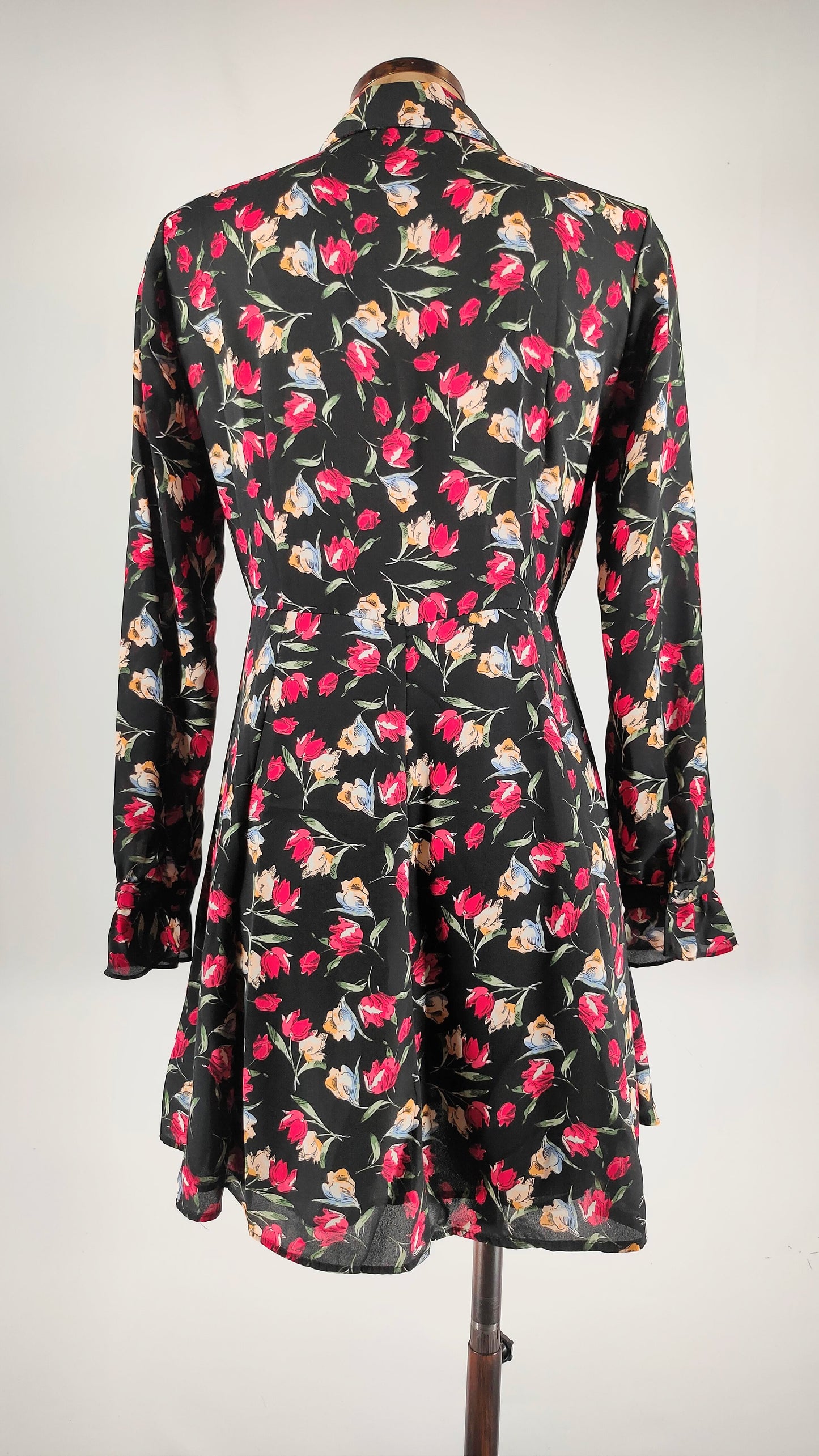 Vestido negro estampado floral Zara