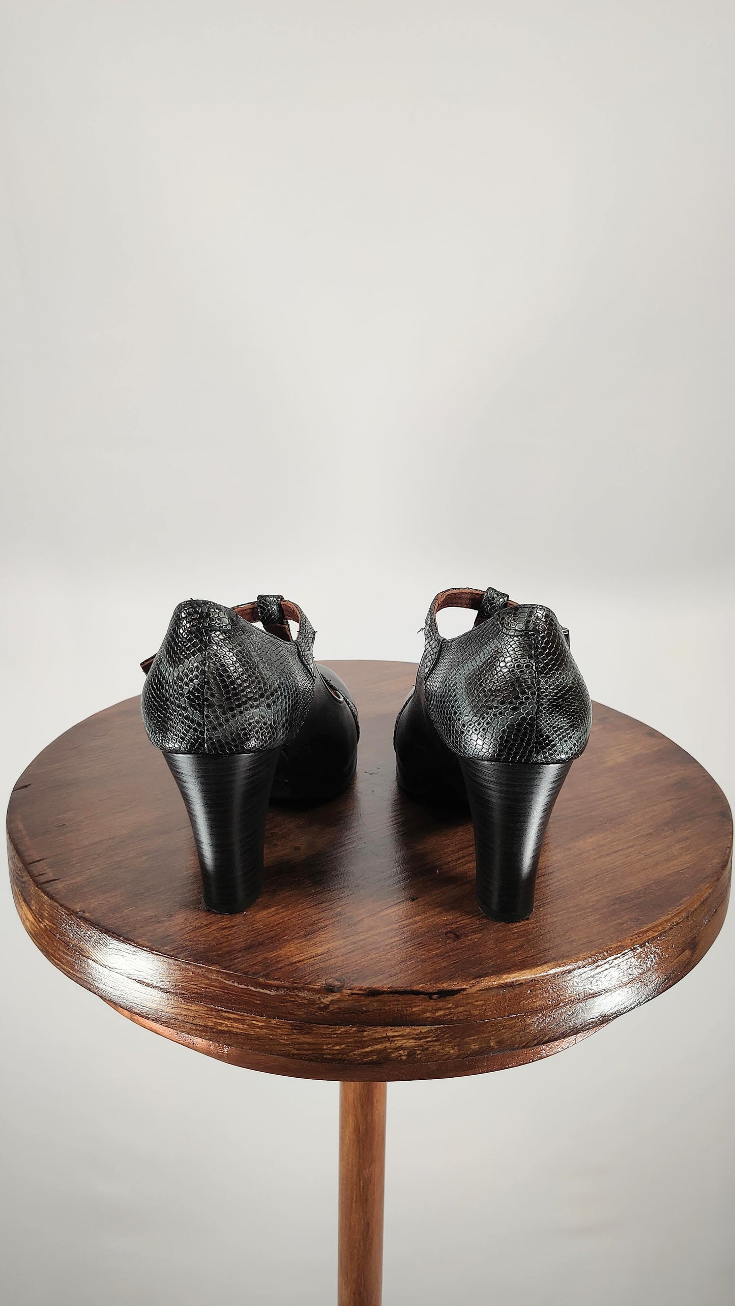 Zapatos de tacón plateados
