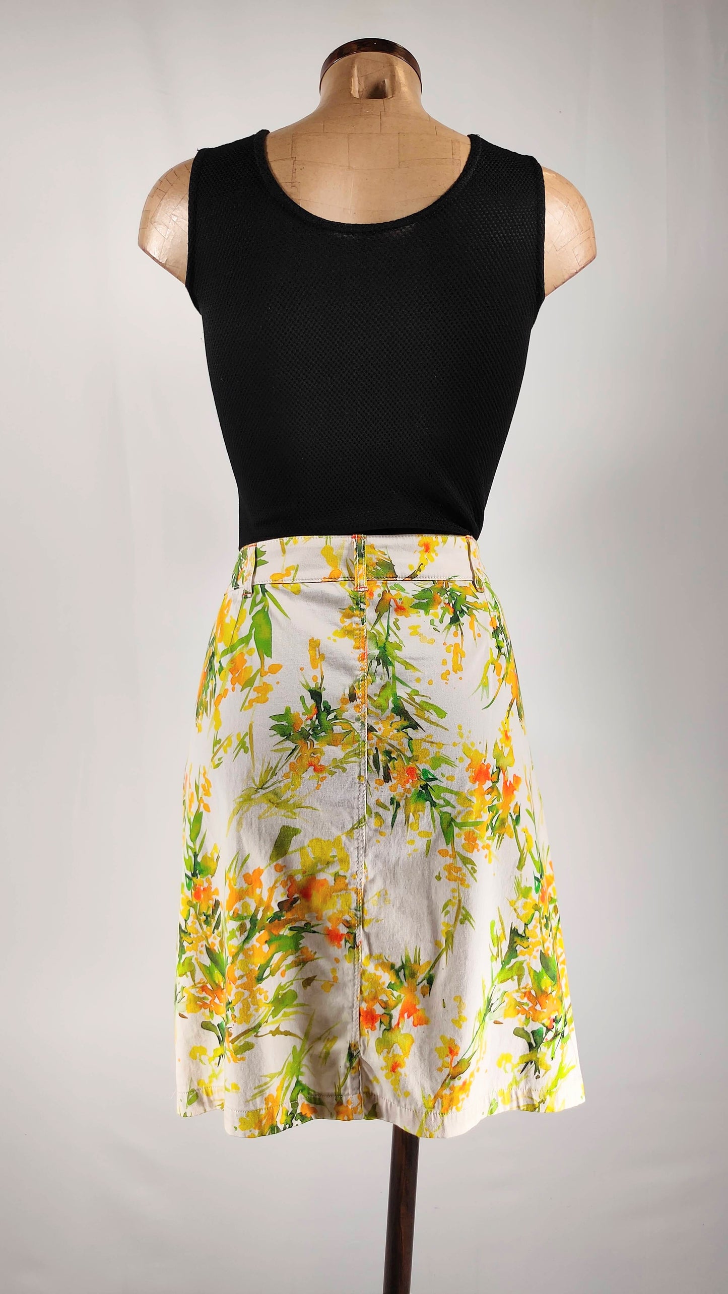Falda elástica con estampado floral