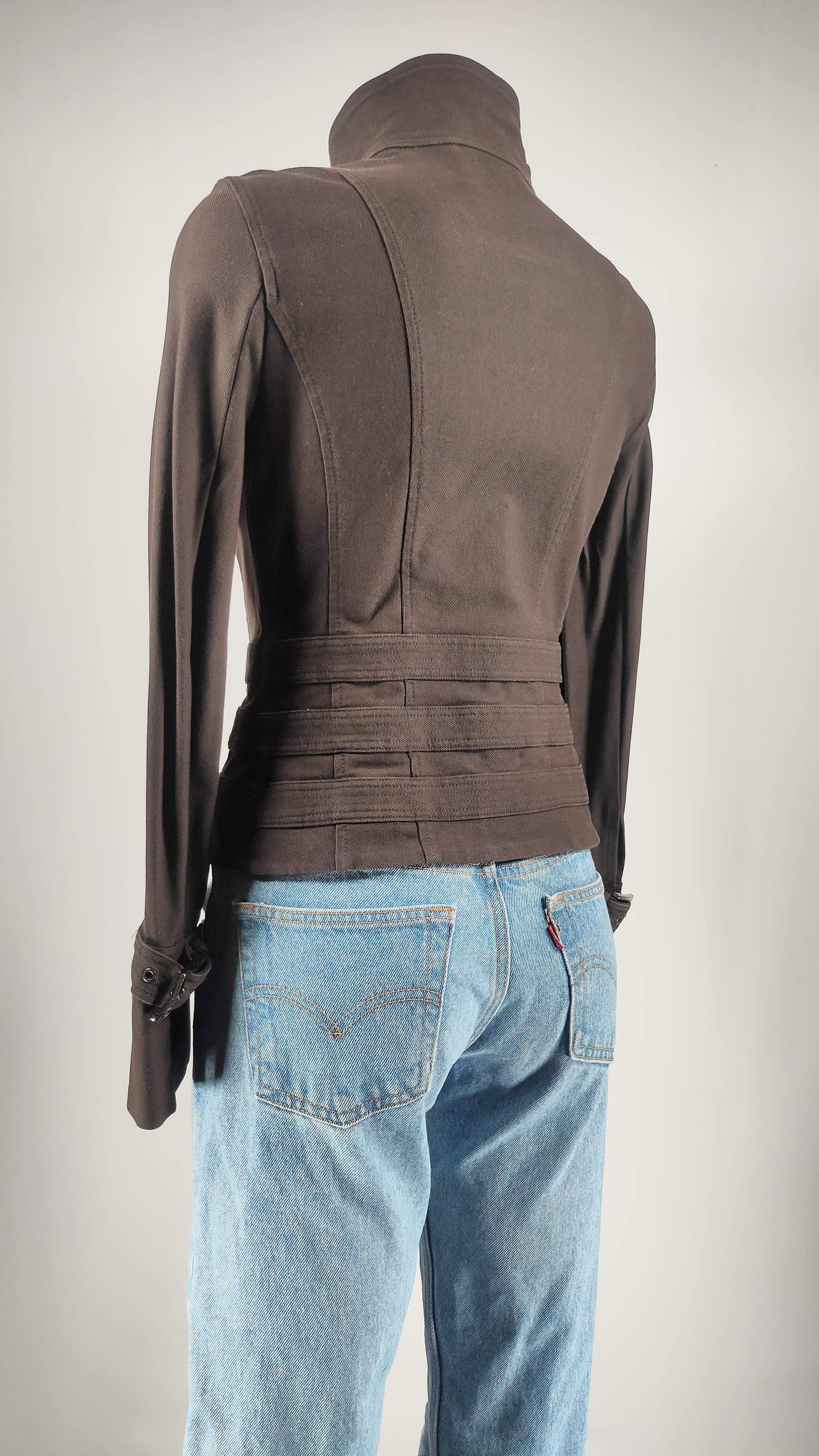 Chaqueta ajustable en cintura