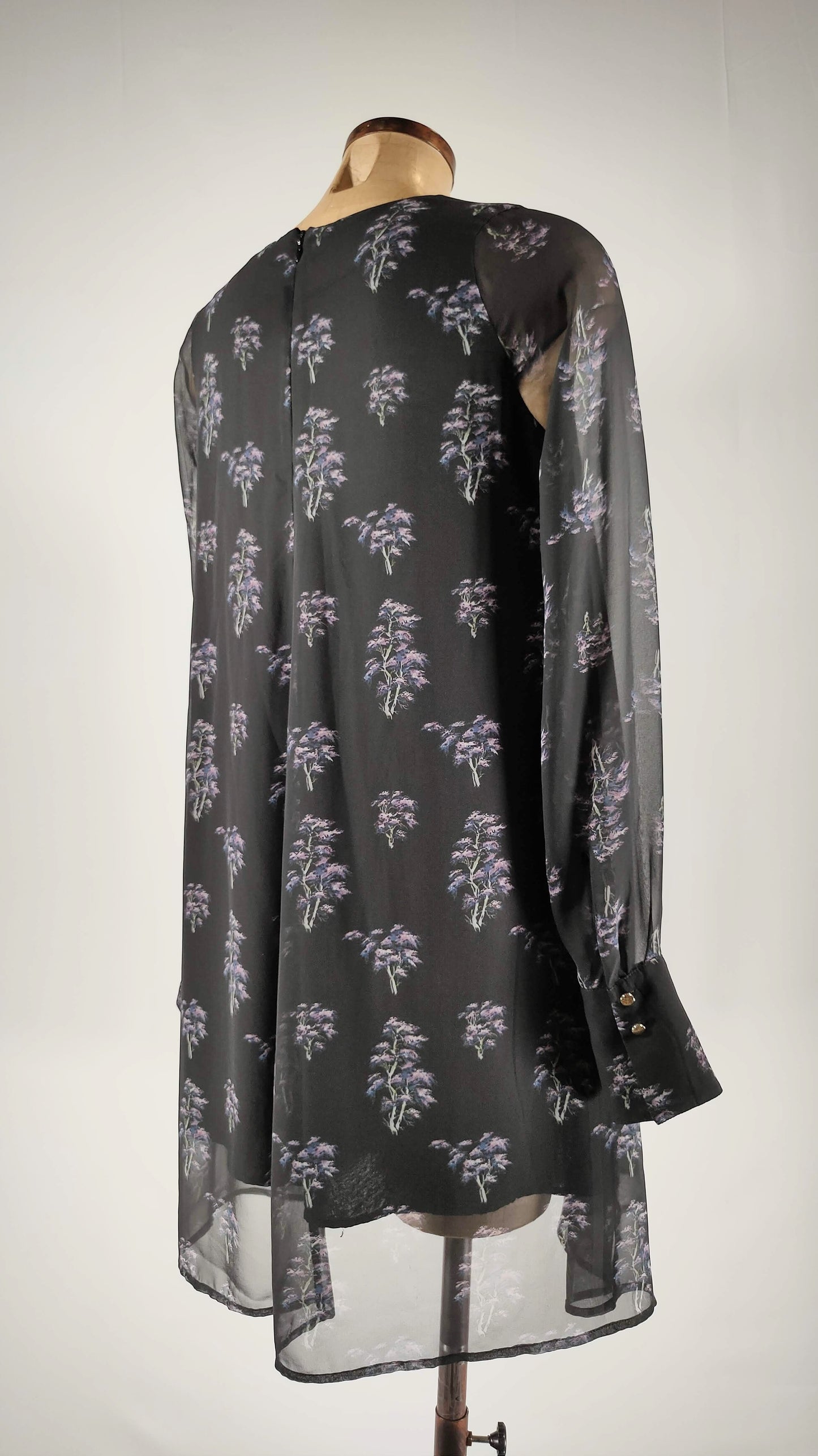 Vestido con estampado de árboles