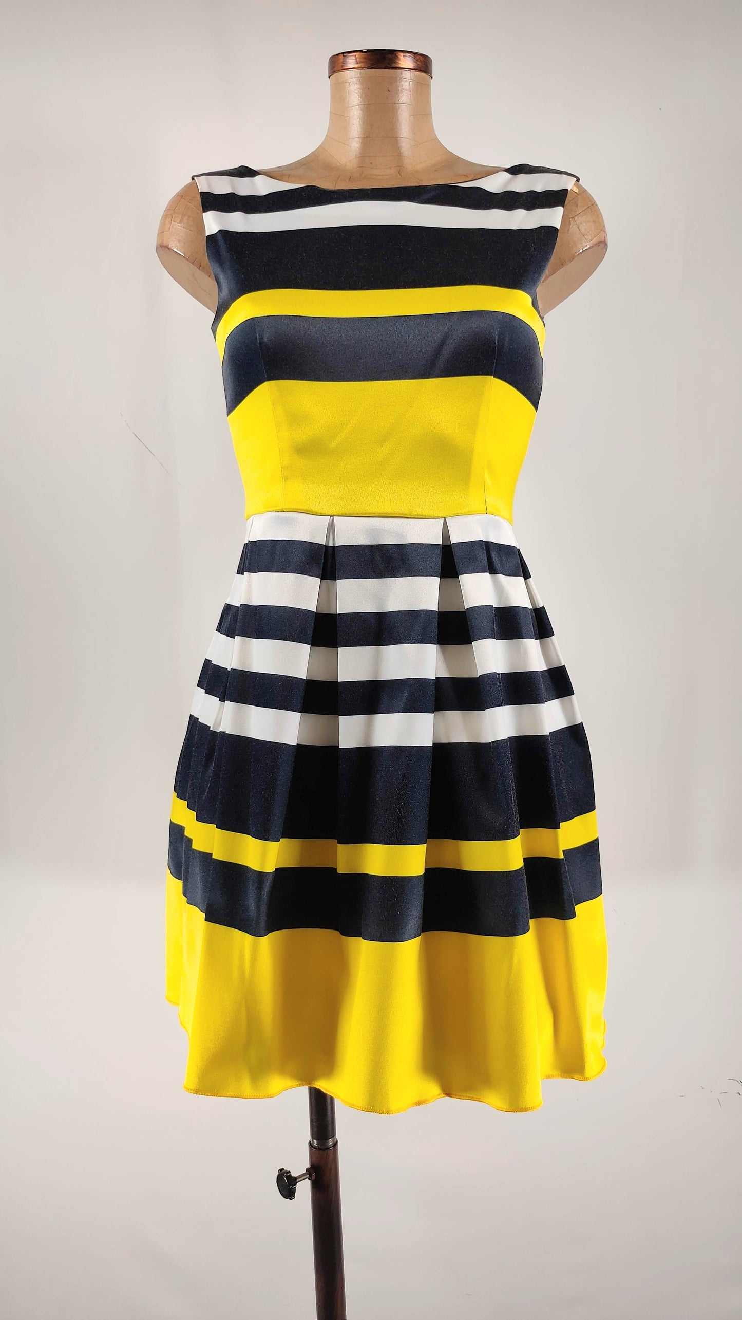 Vestido cóctel de rayas