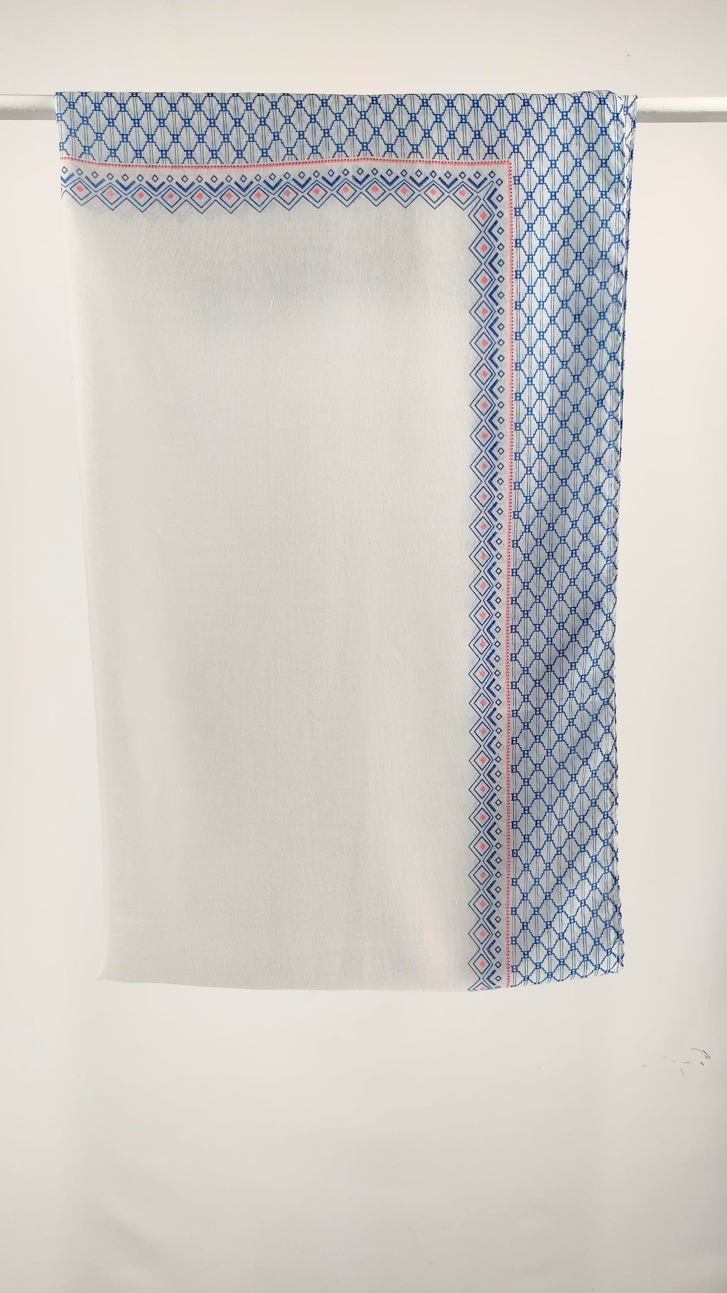 Pañuelo con adornos en azul