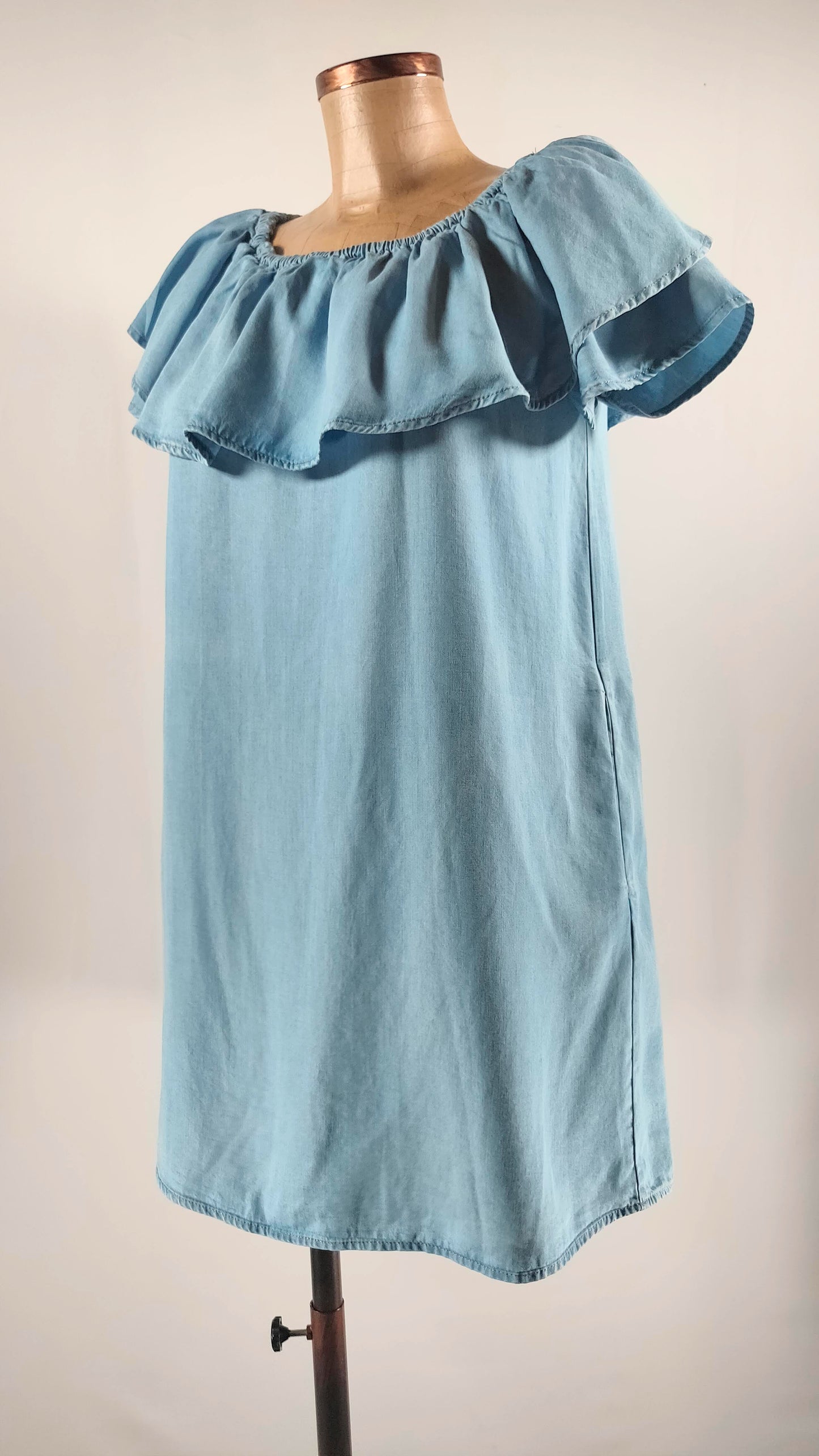 Vestido mini con cuello de volante