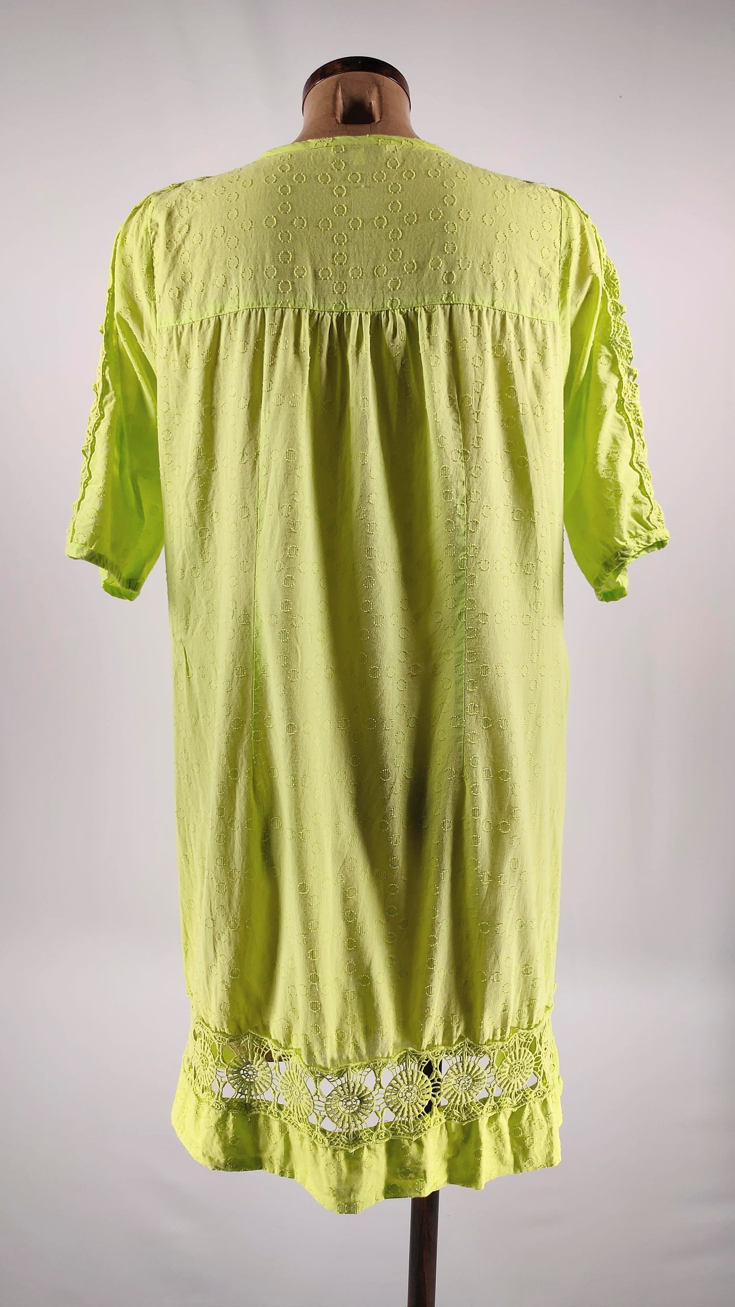 Vestido de algodón color lima