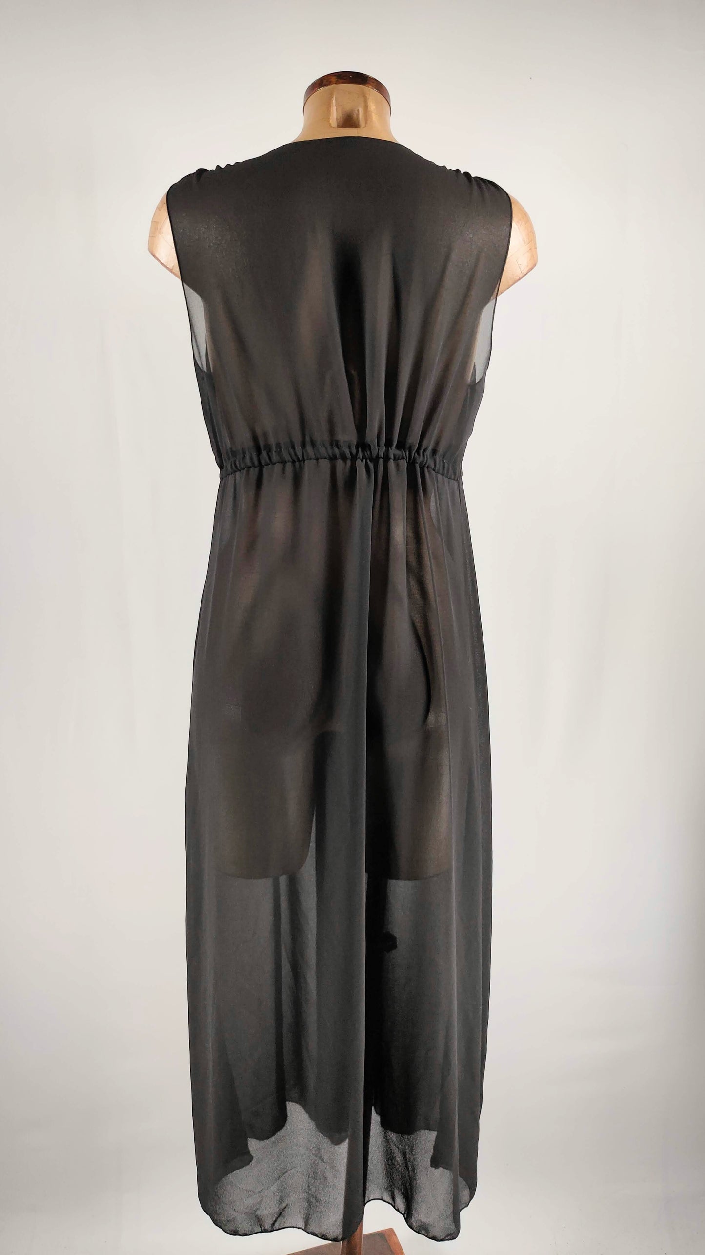 Cubre vestidos sin mangas negro