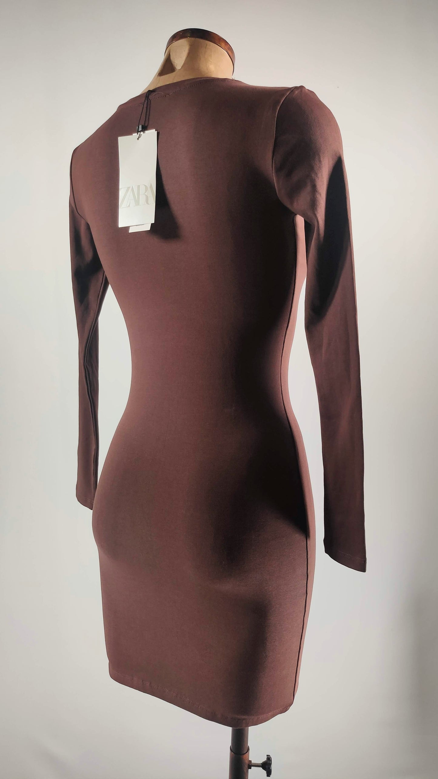 Vestido recto de Zara marrón