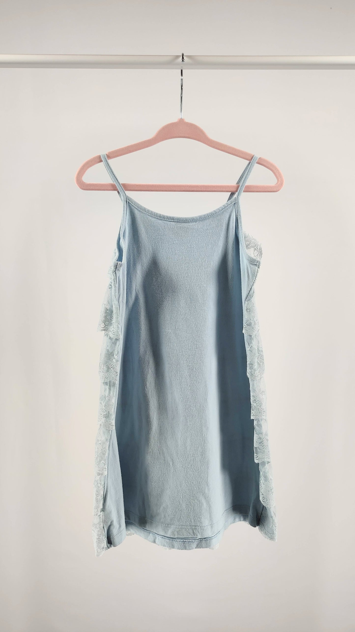 Vestido azul con volantes de encaje Gap