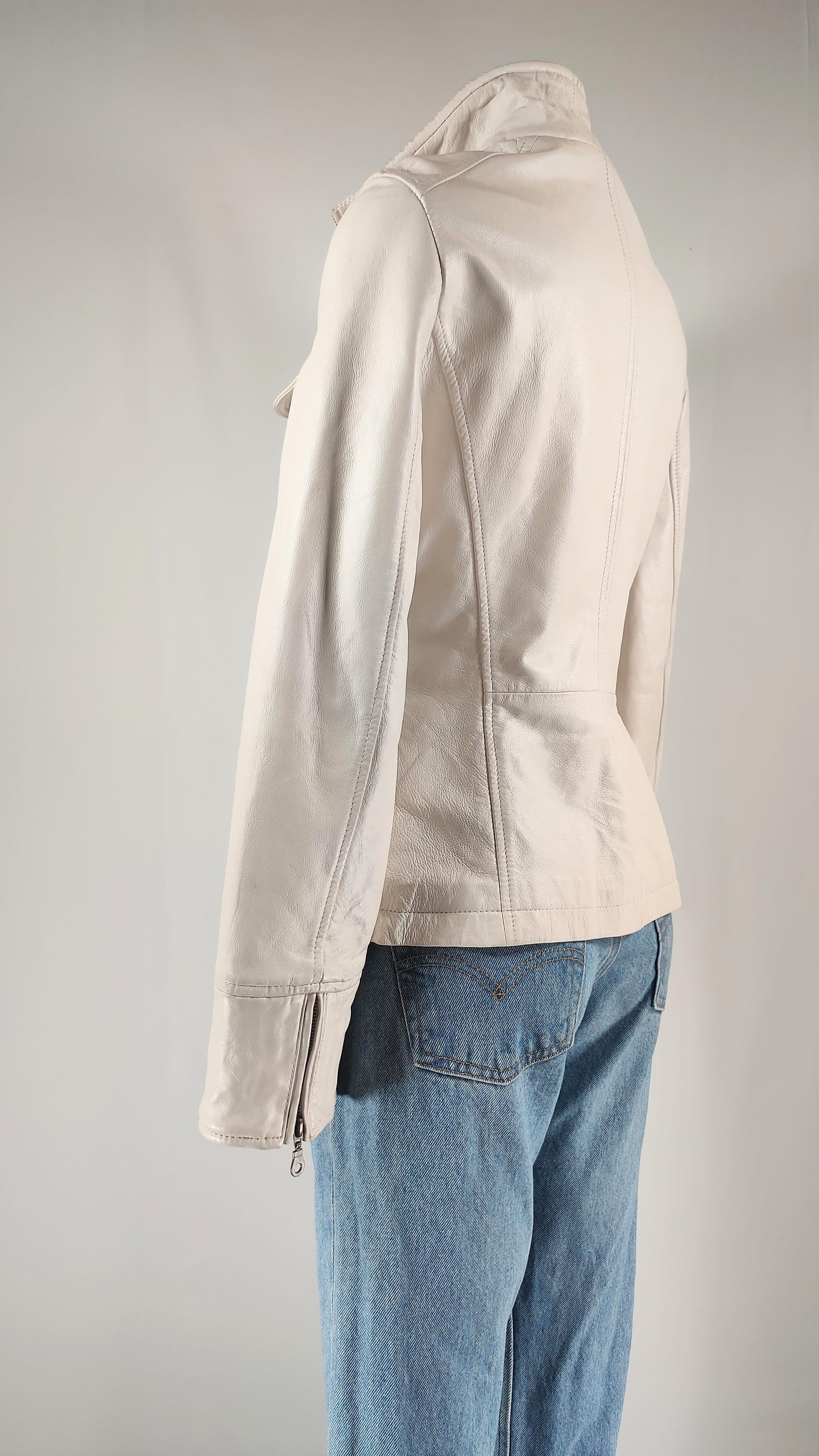 Chaqueta de piel en blanco