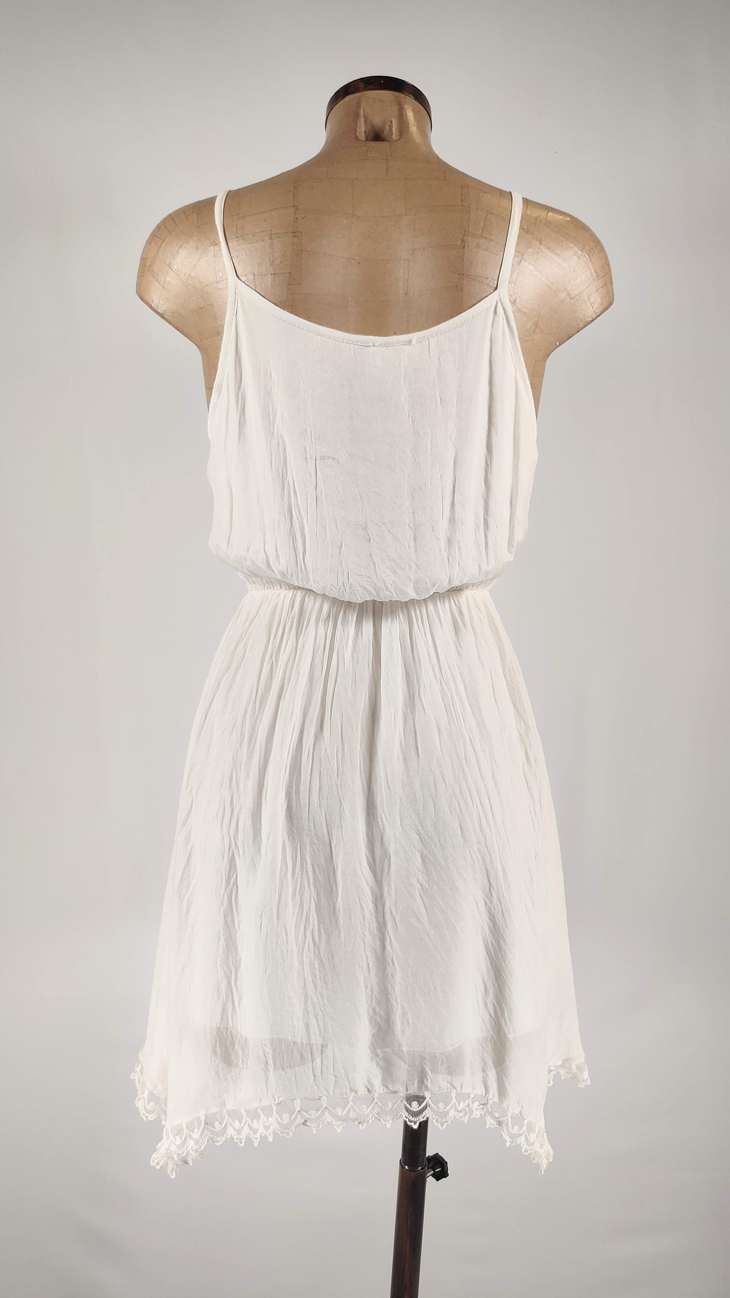 Vestido con bajo asimétrico