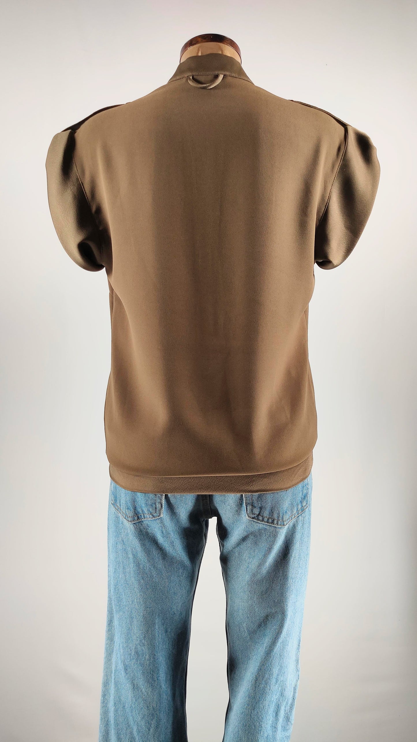 Blusa con manga abotonada
