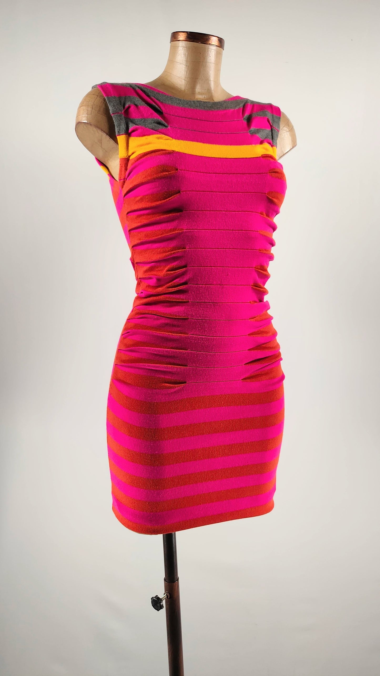 Vestido elástico ajustado fucsia