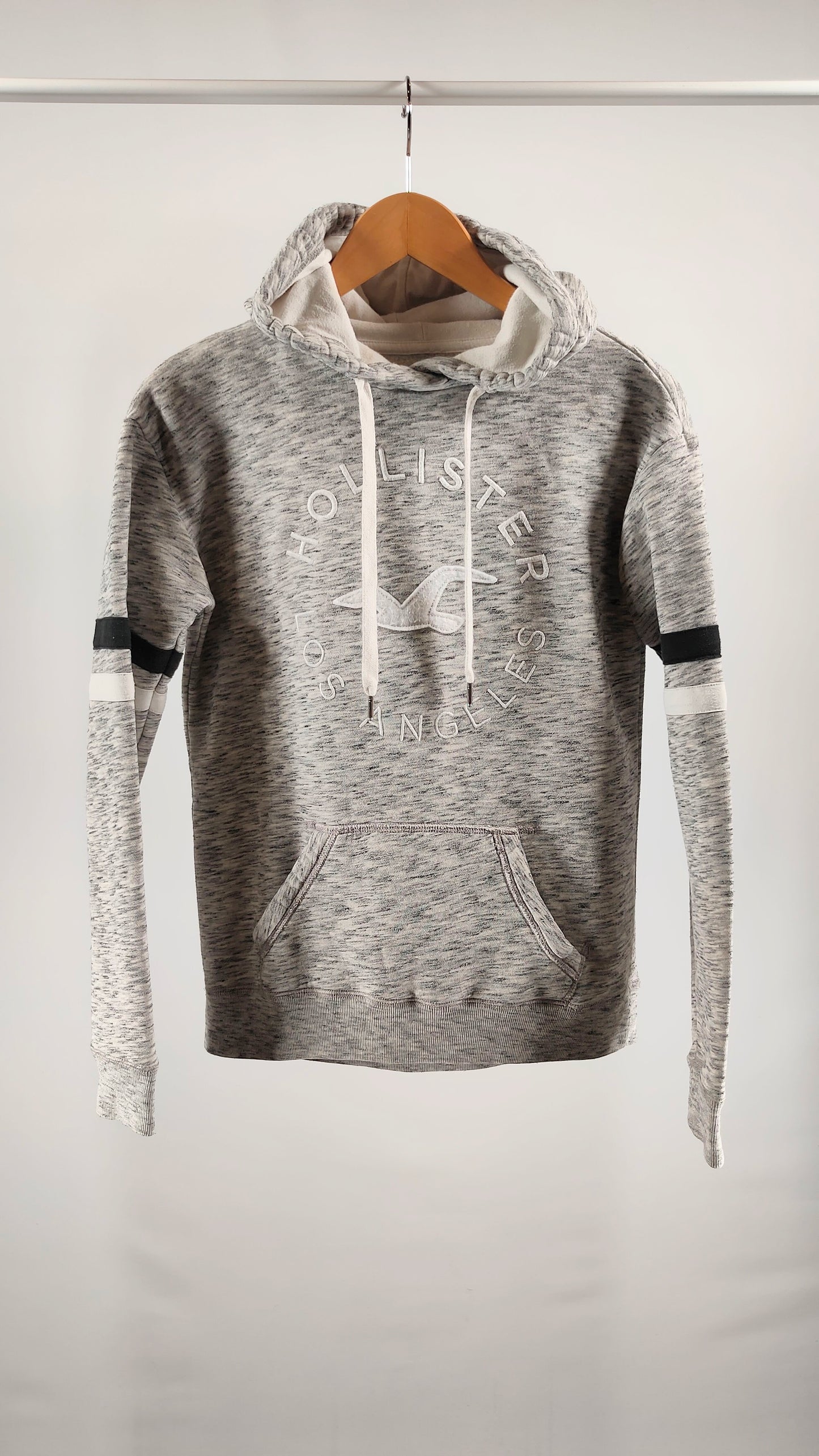 Sudadera Hollister gris con logo