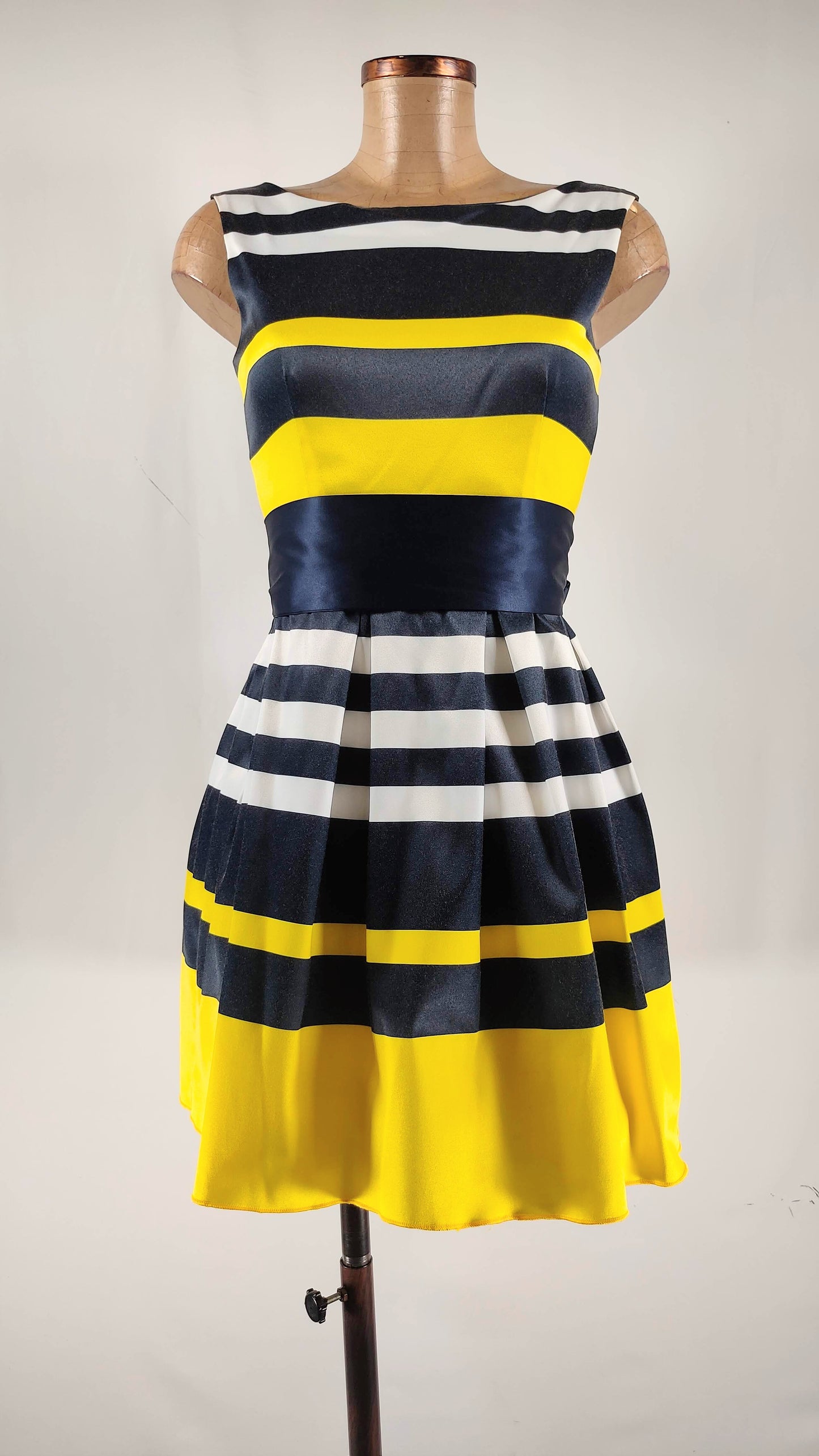 Vestido cóctel de rayas