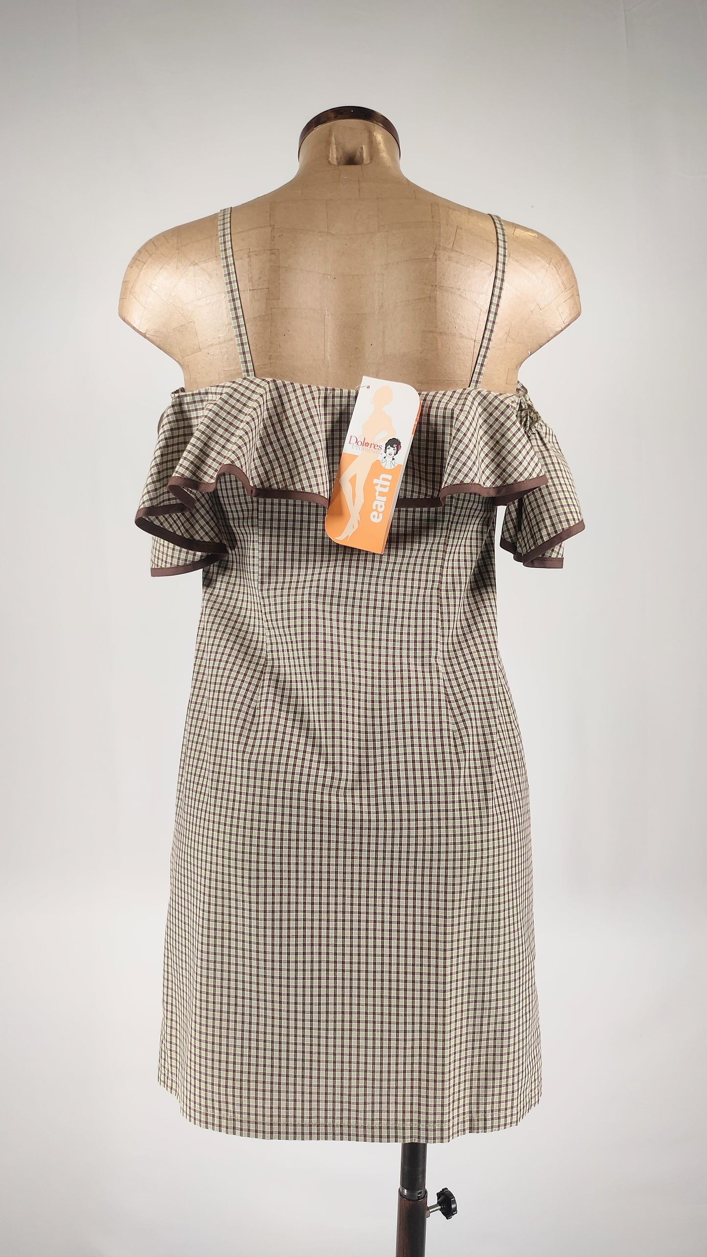 Vestido de hombros con volantes