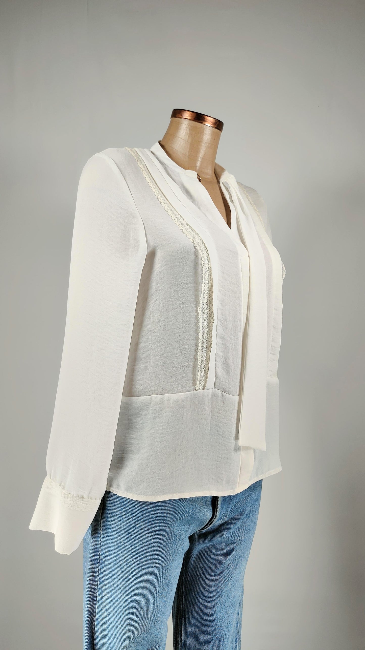 Blusa con ribete