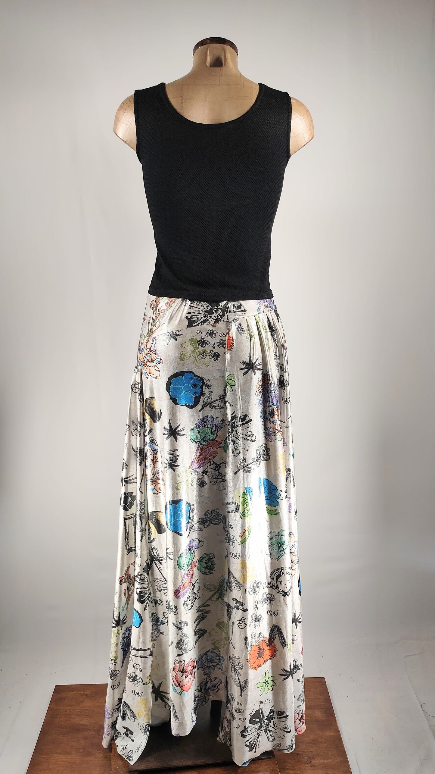Falda Bimba y Lola con efecto brillo plateado