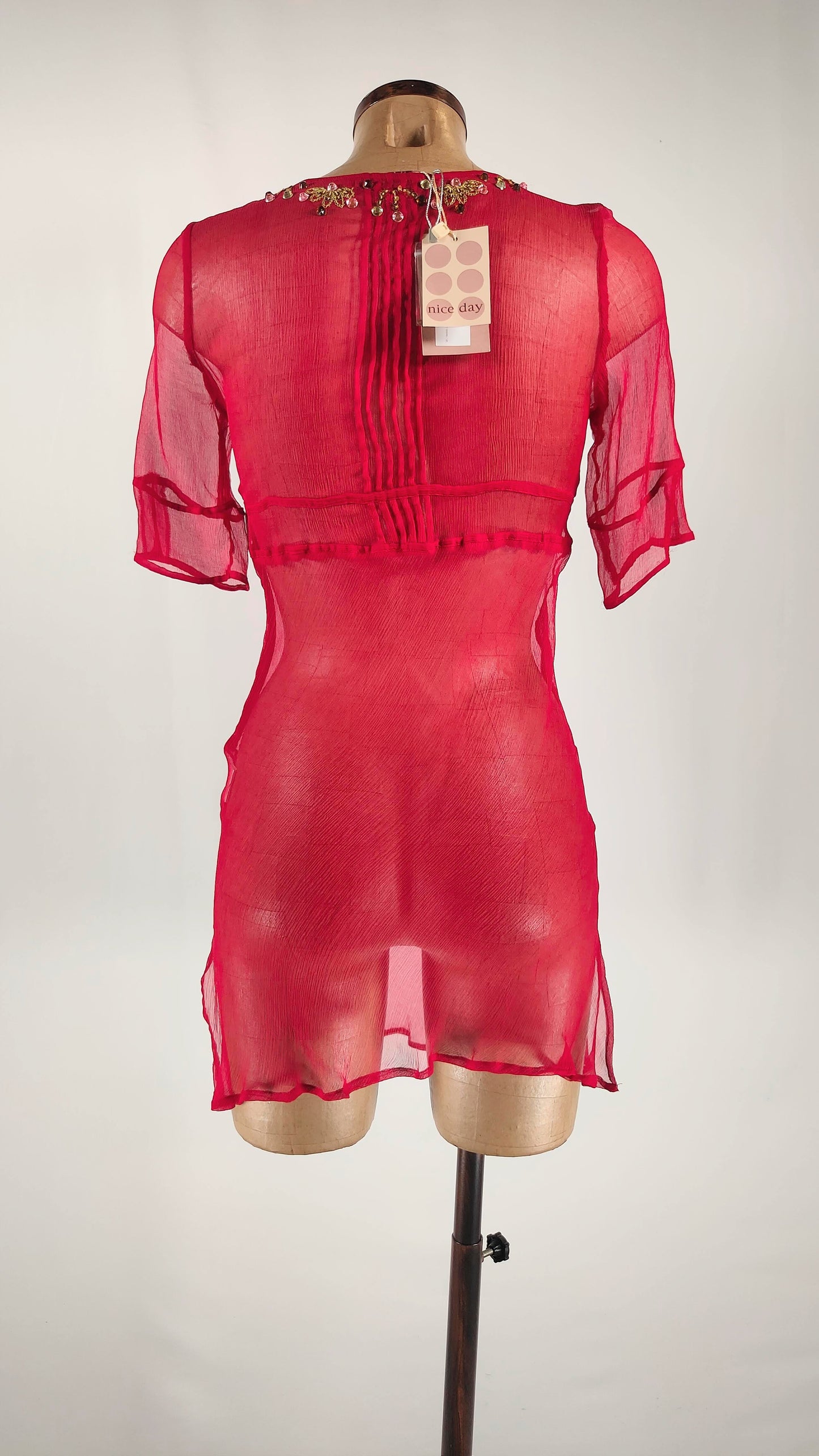 Vestido de seda rojo con pedrería Nice Day