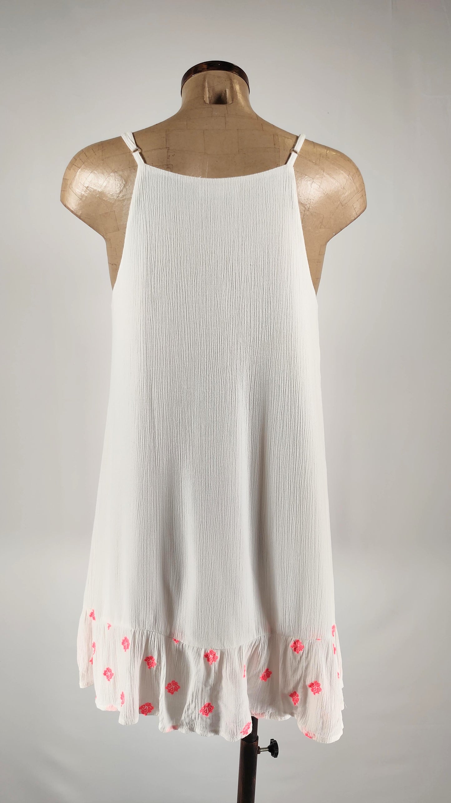 Vestido con franja rosa flúor