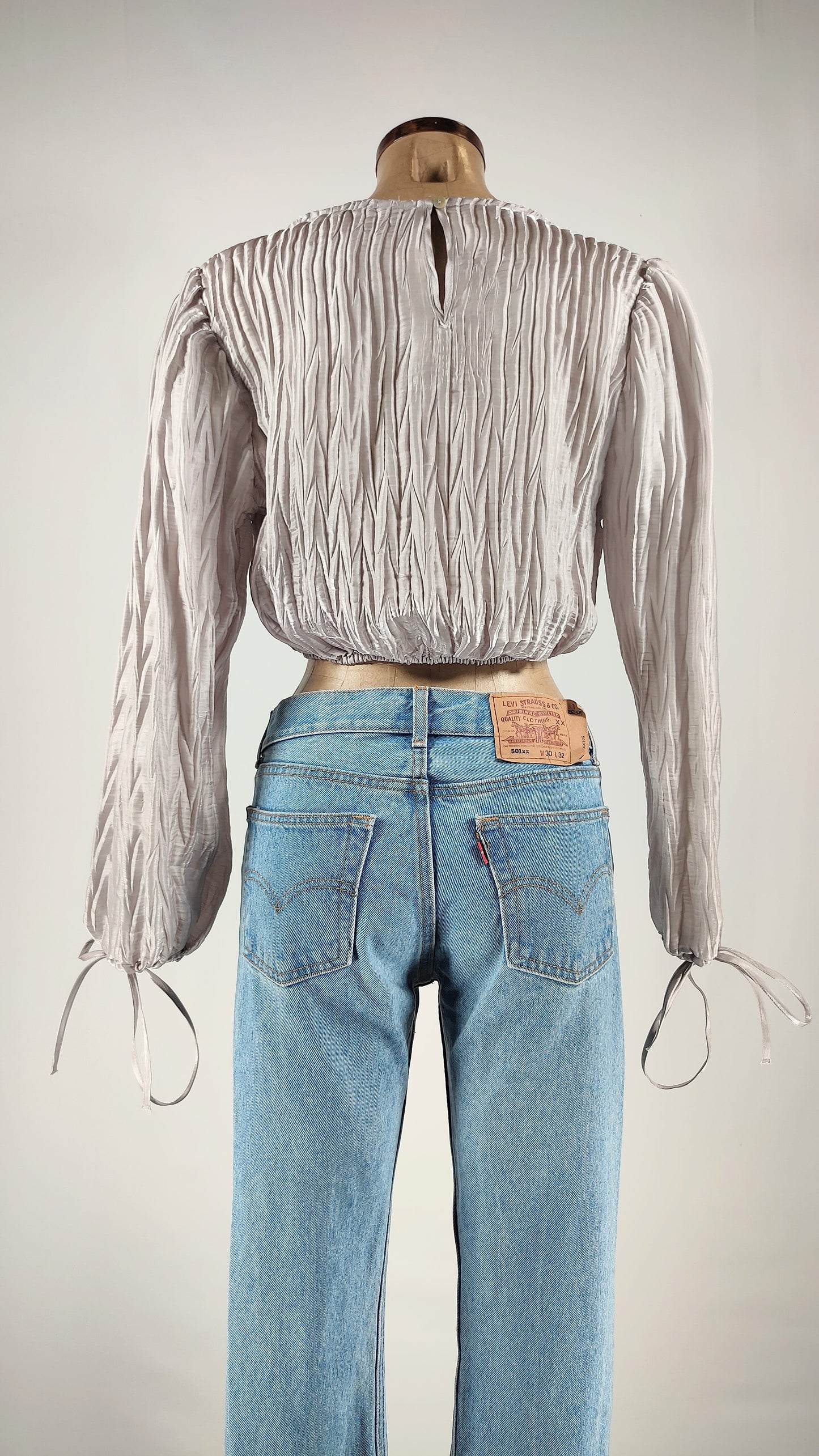 Crop top manga larga brillante