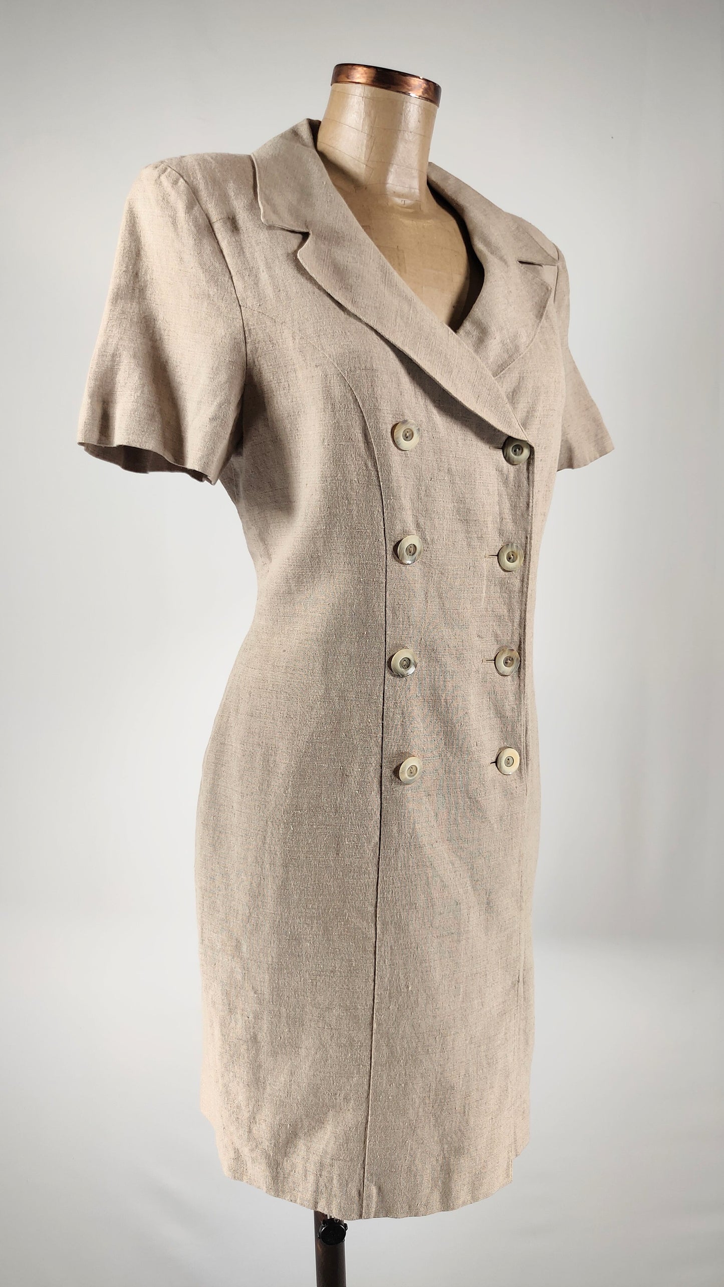 Vestido ejecutivo con botones