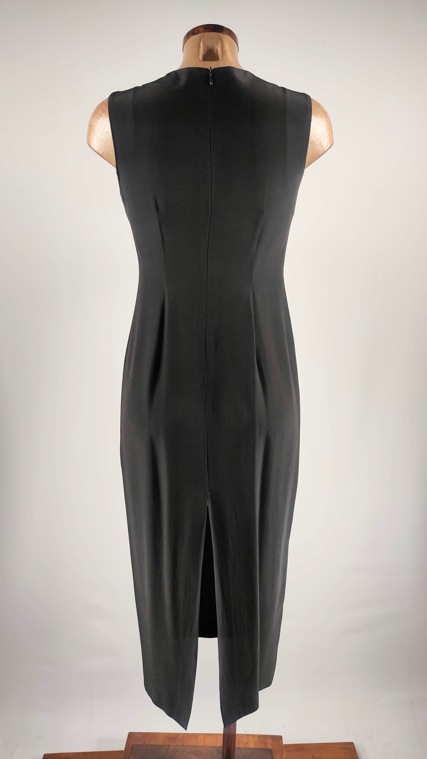 Vestido negro largo con obertura