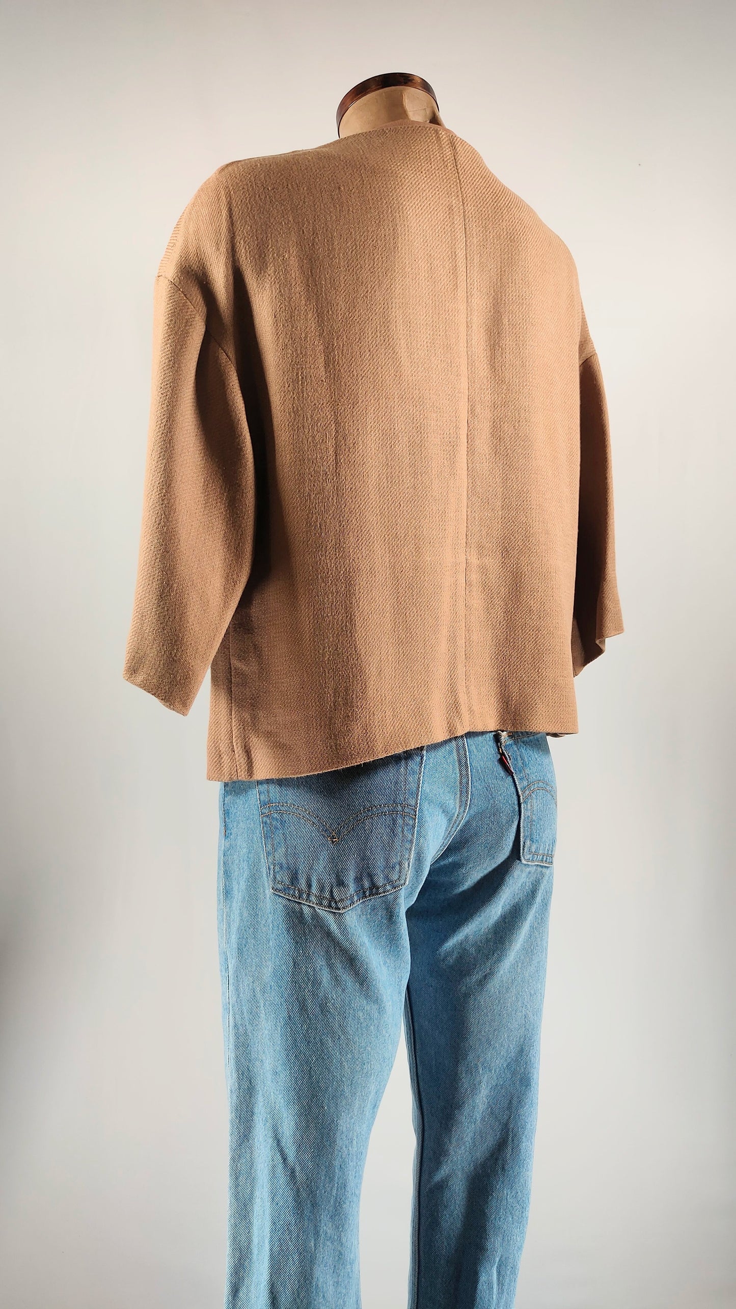 Chaqueta abierta con detalles en piel