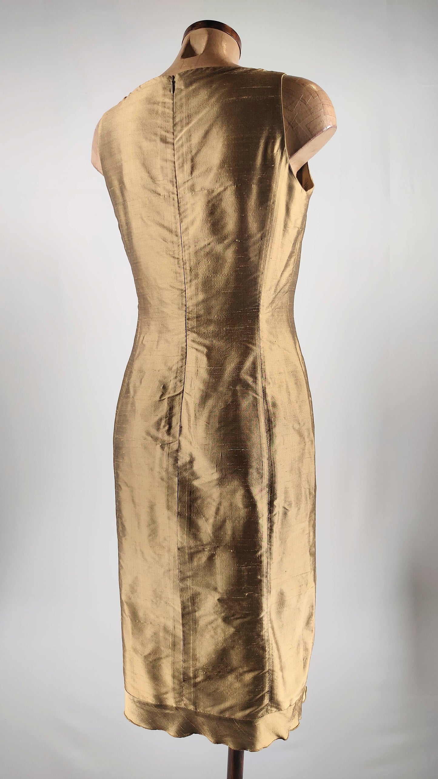 Vestido de seda dorado ceremonia