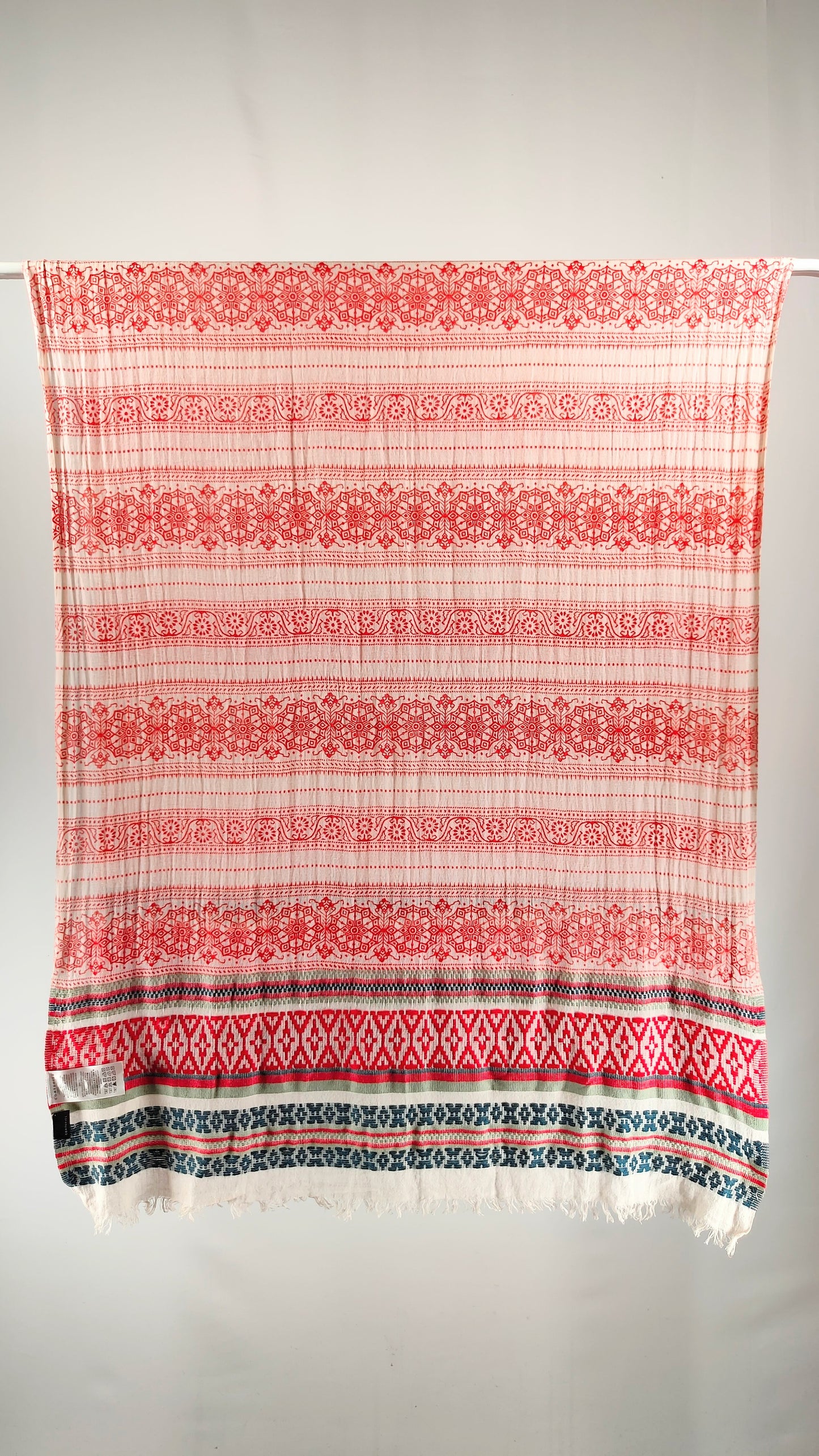 Pañuelo Cortefiel con estampado coral