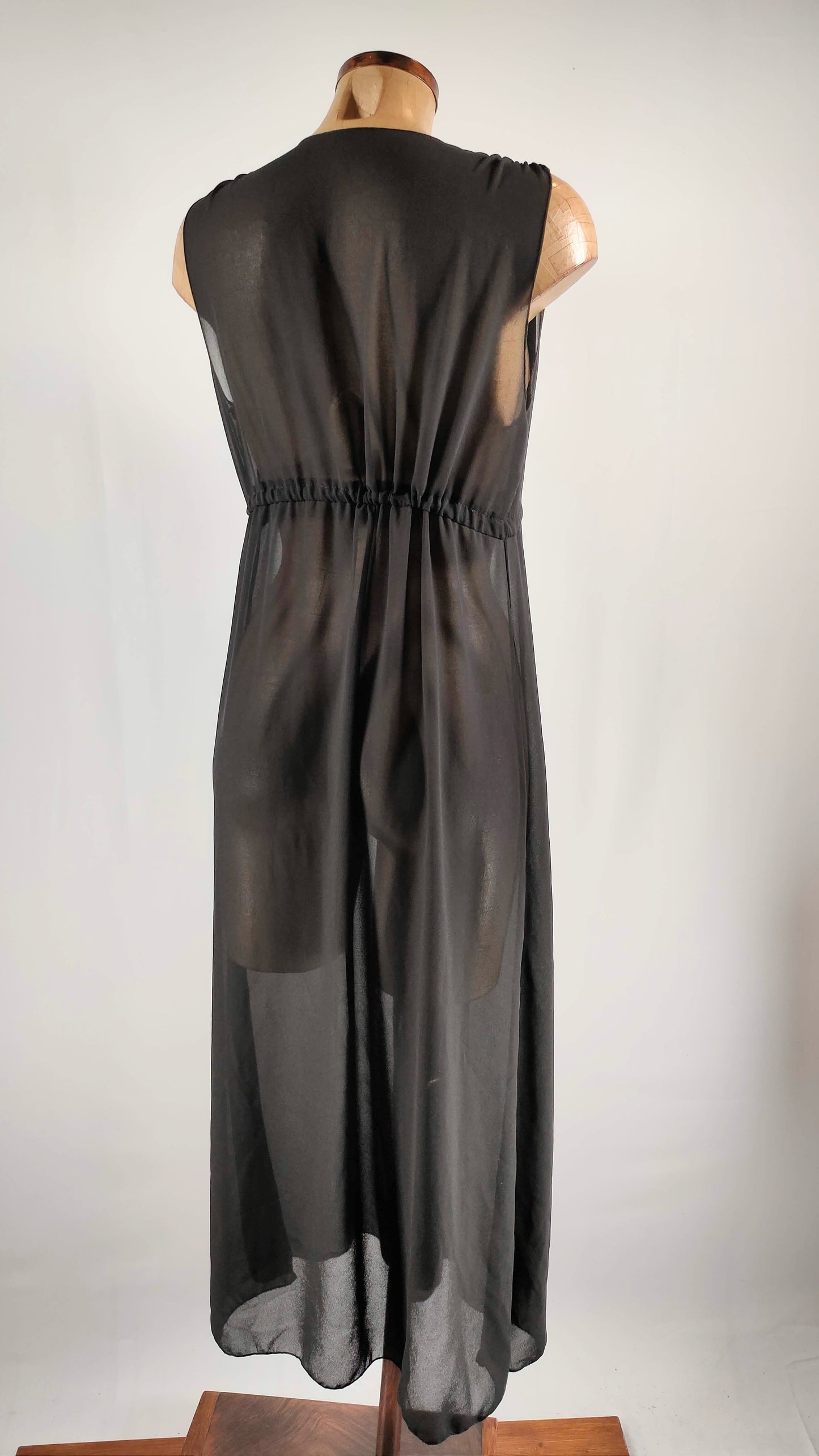 Cubre vestidos sin mangas negro