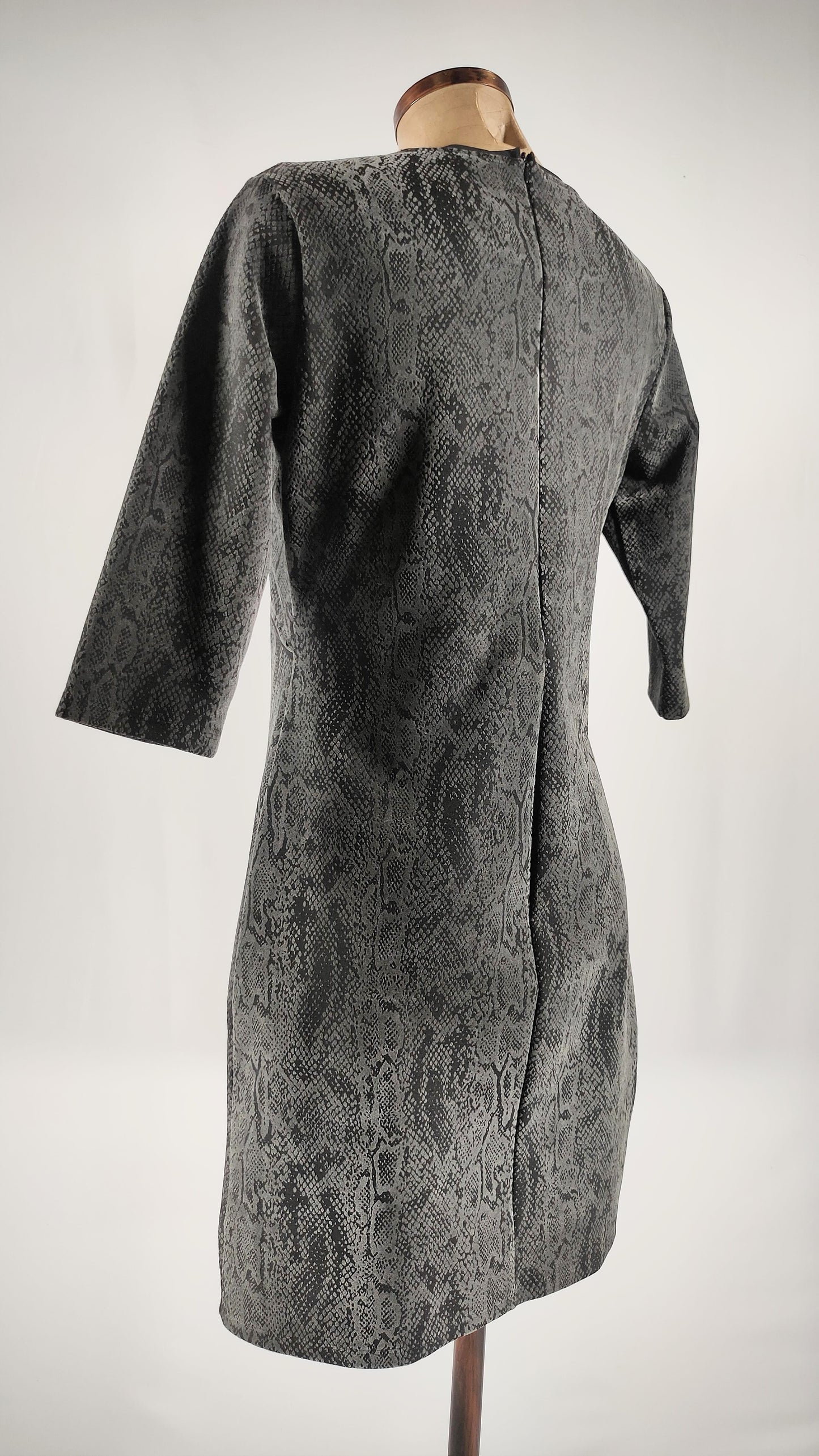 Vestido aterciopelado con mangas 3/4