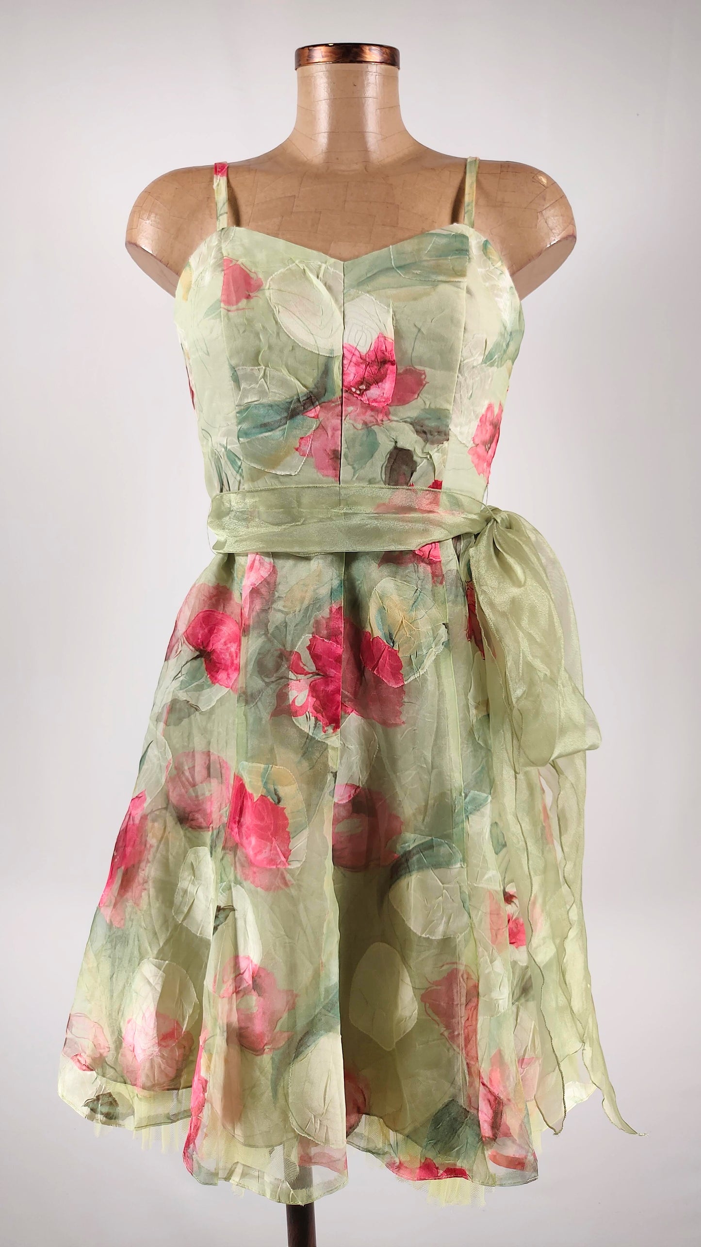 Vestido de ceremonia verde con lazo