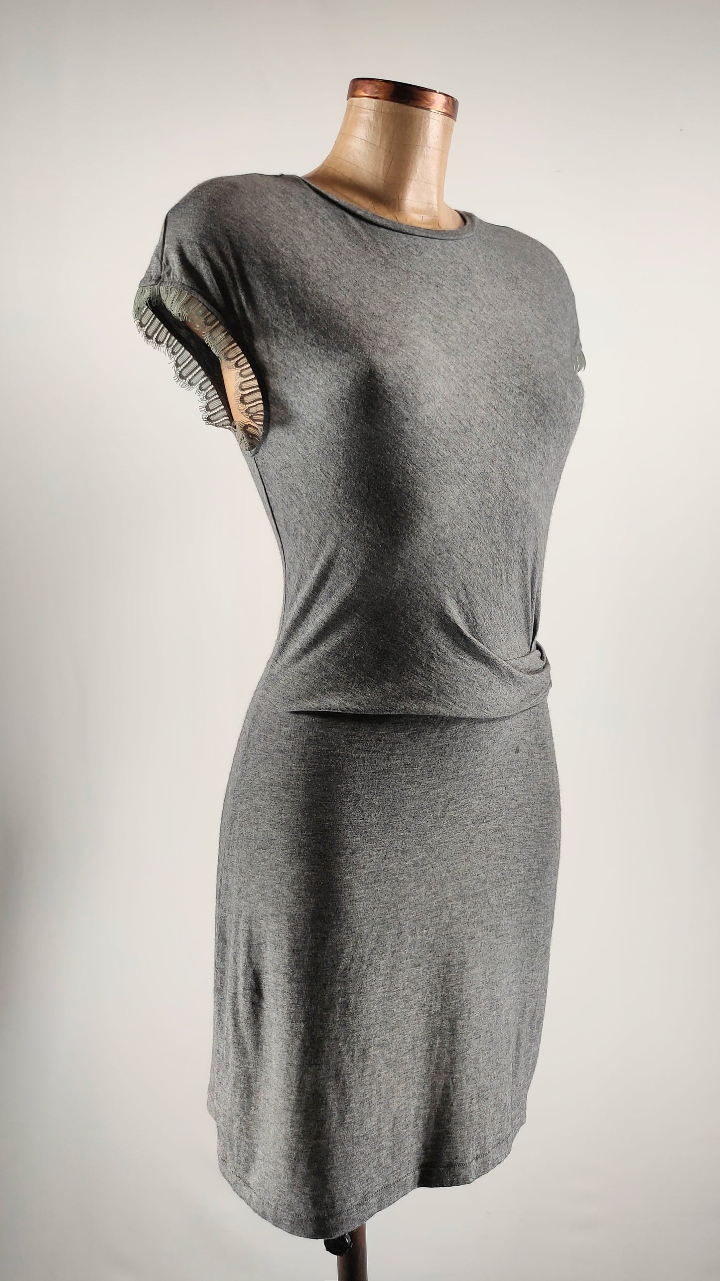 Vestido con cintura fruncida