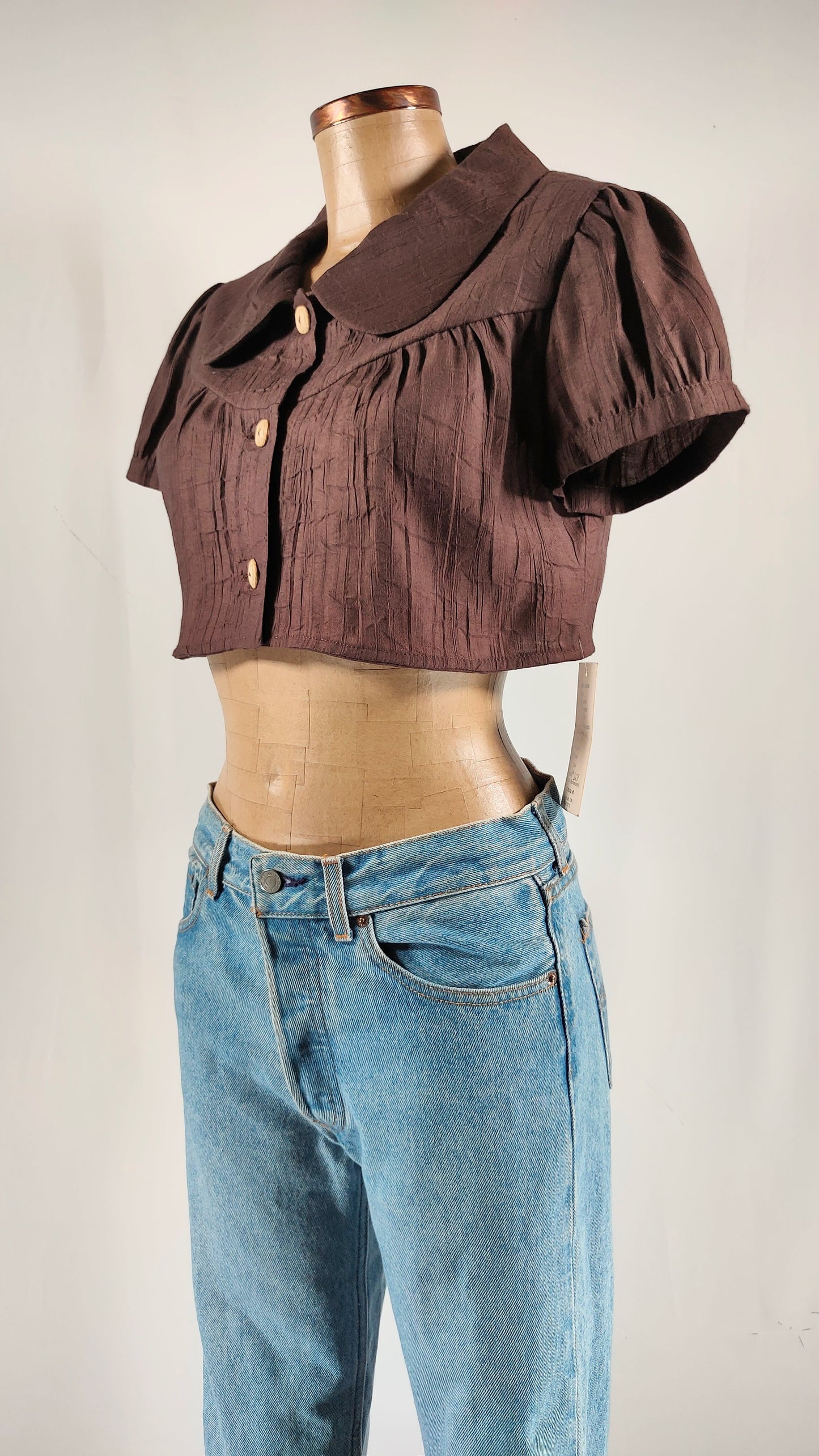 Chaqueta cropped con botones de bambú