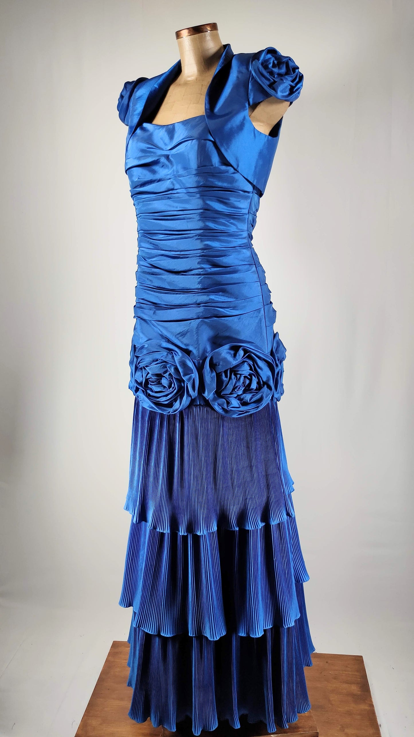 Vestido de ceremonia azul klein