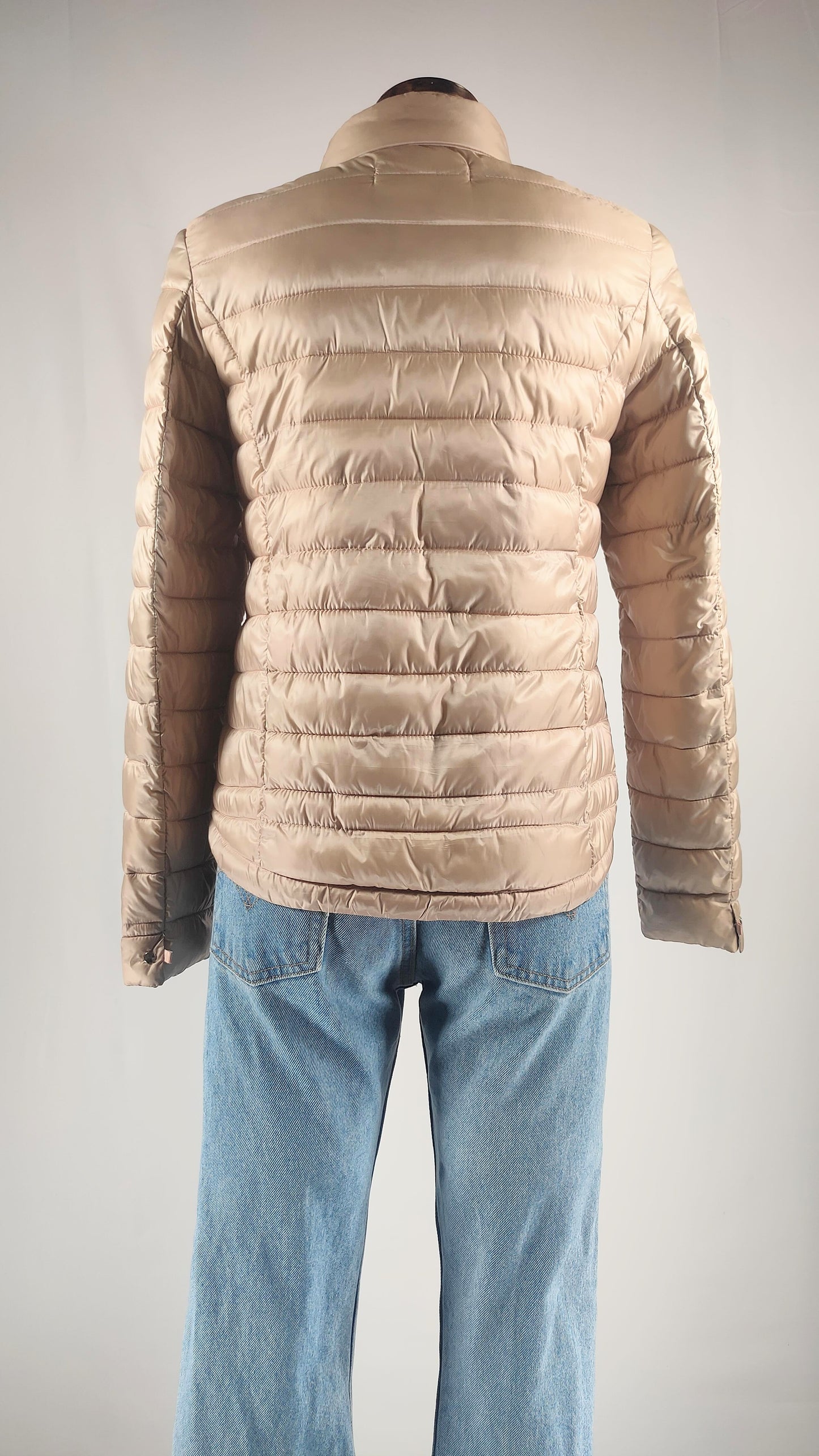 Chaqueta ligera dorada
