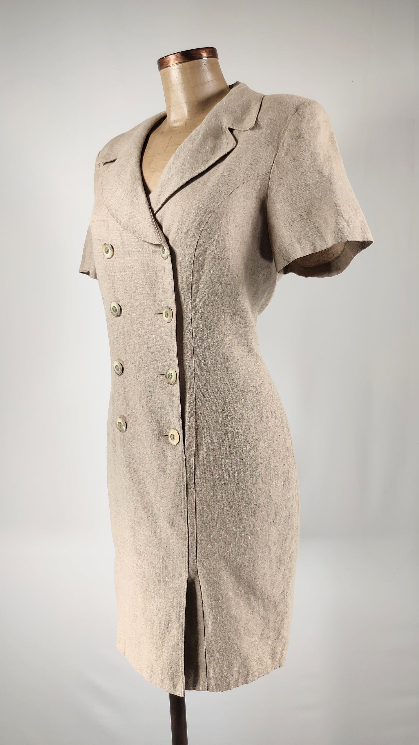 Vestido ejecutivo con botones