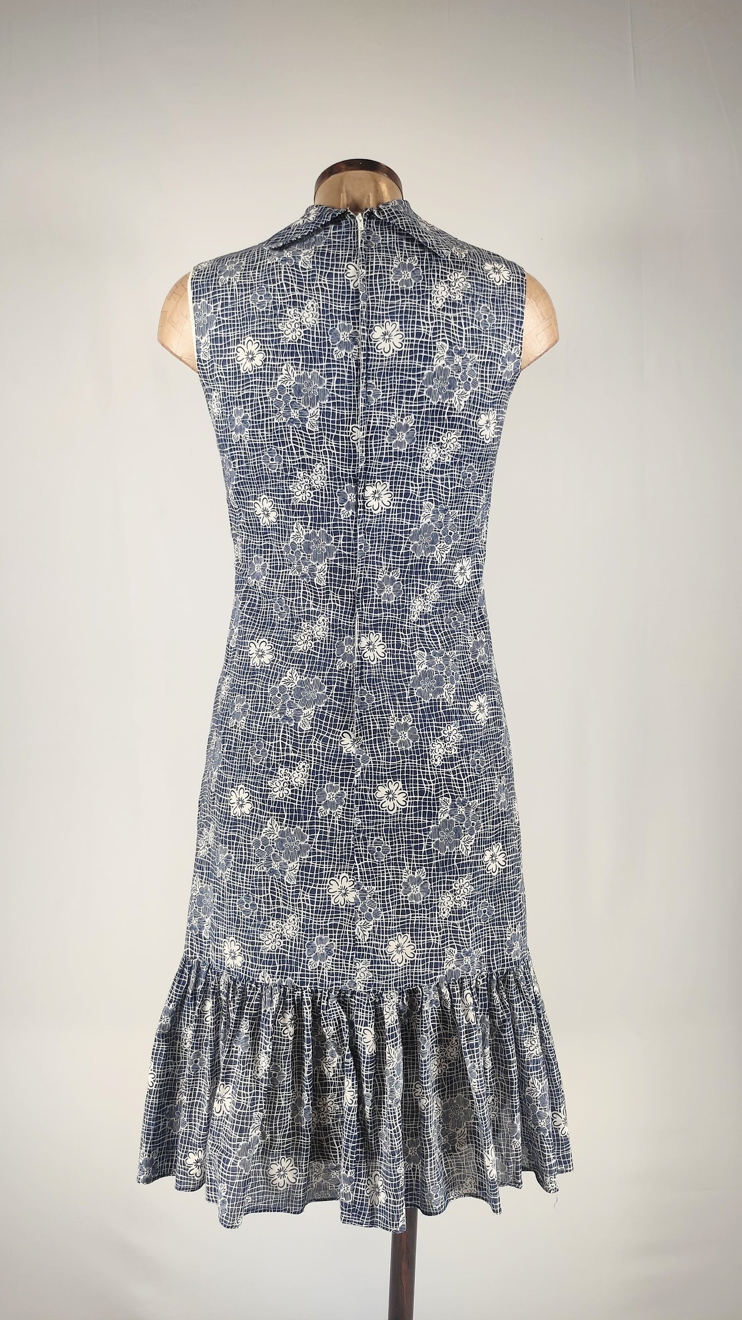 Vestido vintage con lazo y volante en bajo