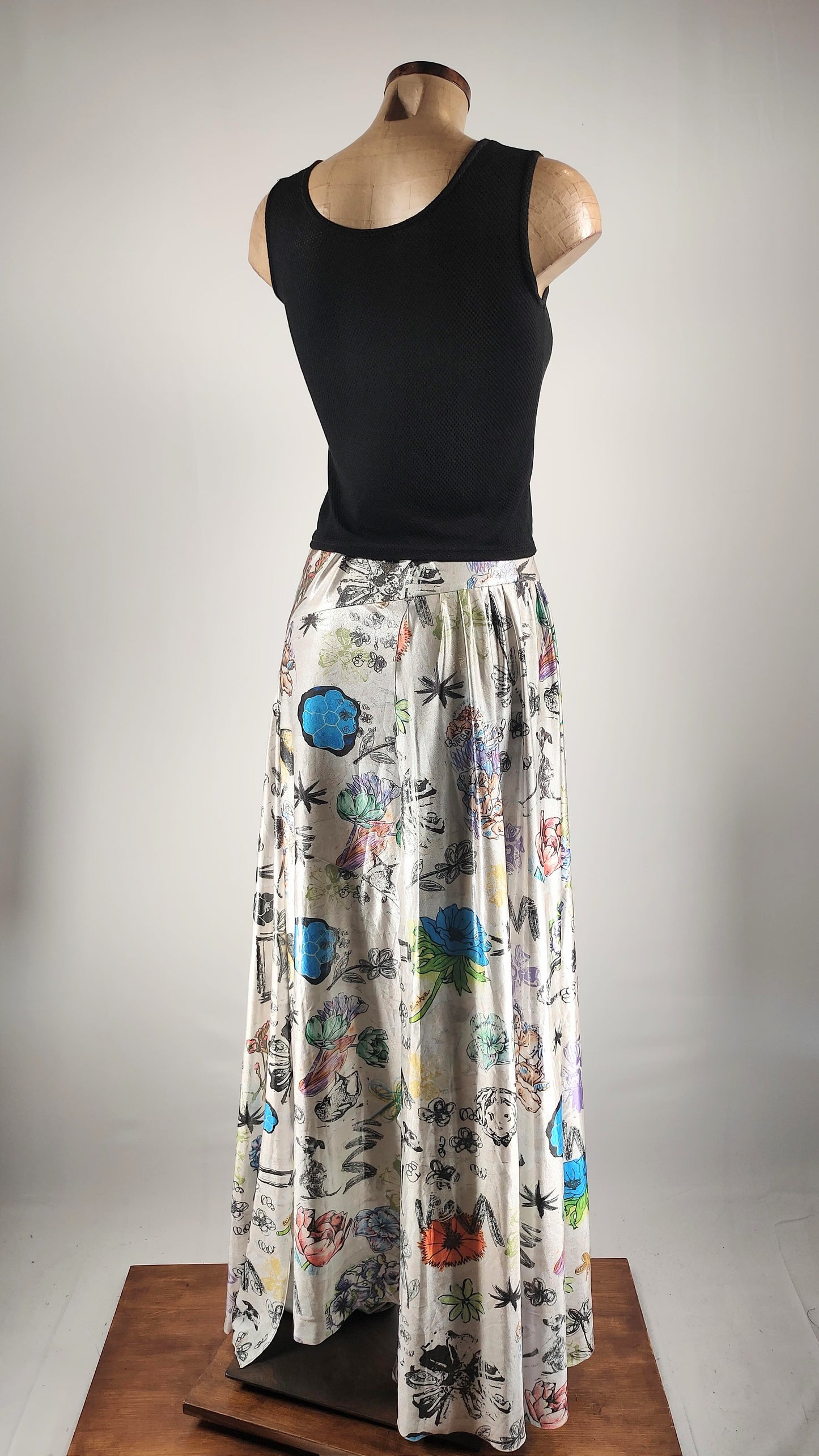 Falda Bimba y Lola con efecto brillo plateado