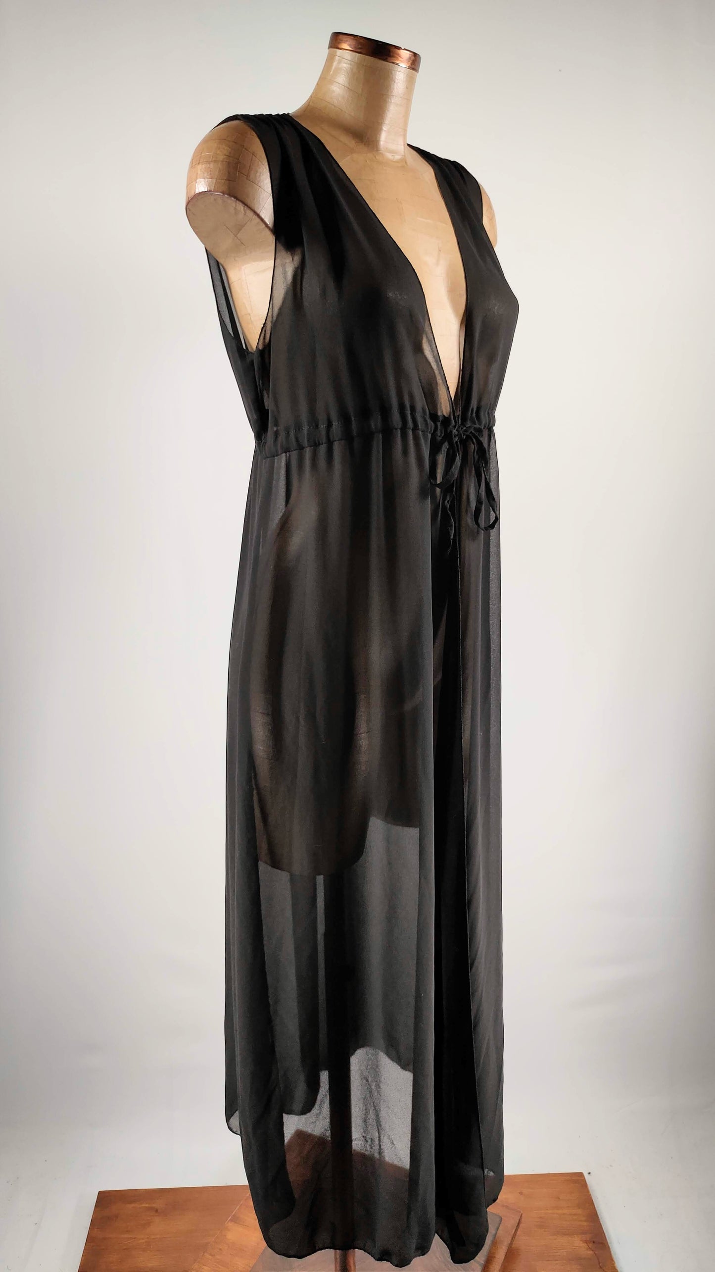 Cubre vestidos sin mangas negro