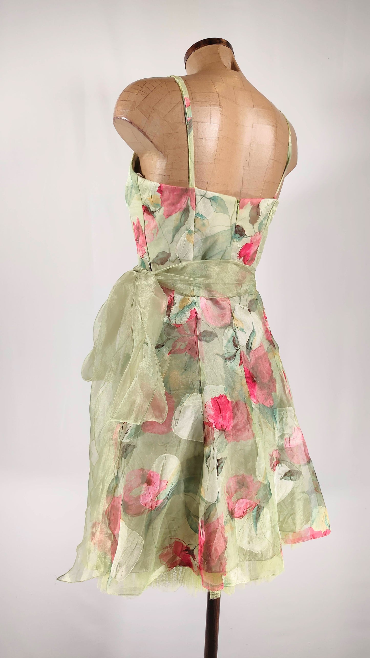 Vestido de ceremonia verde con lazo
