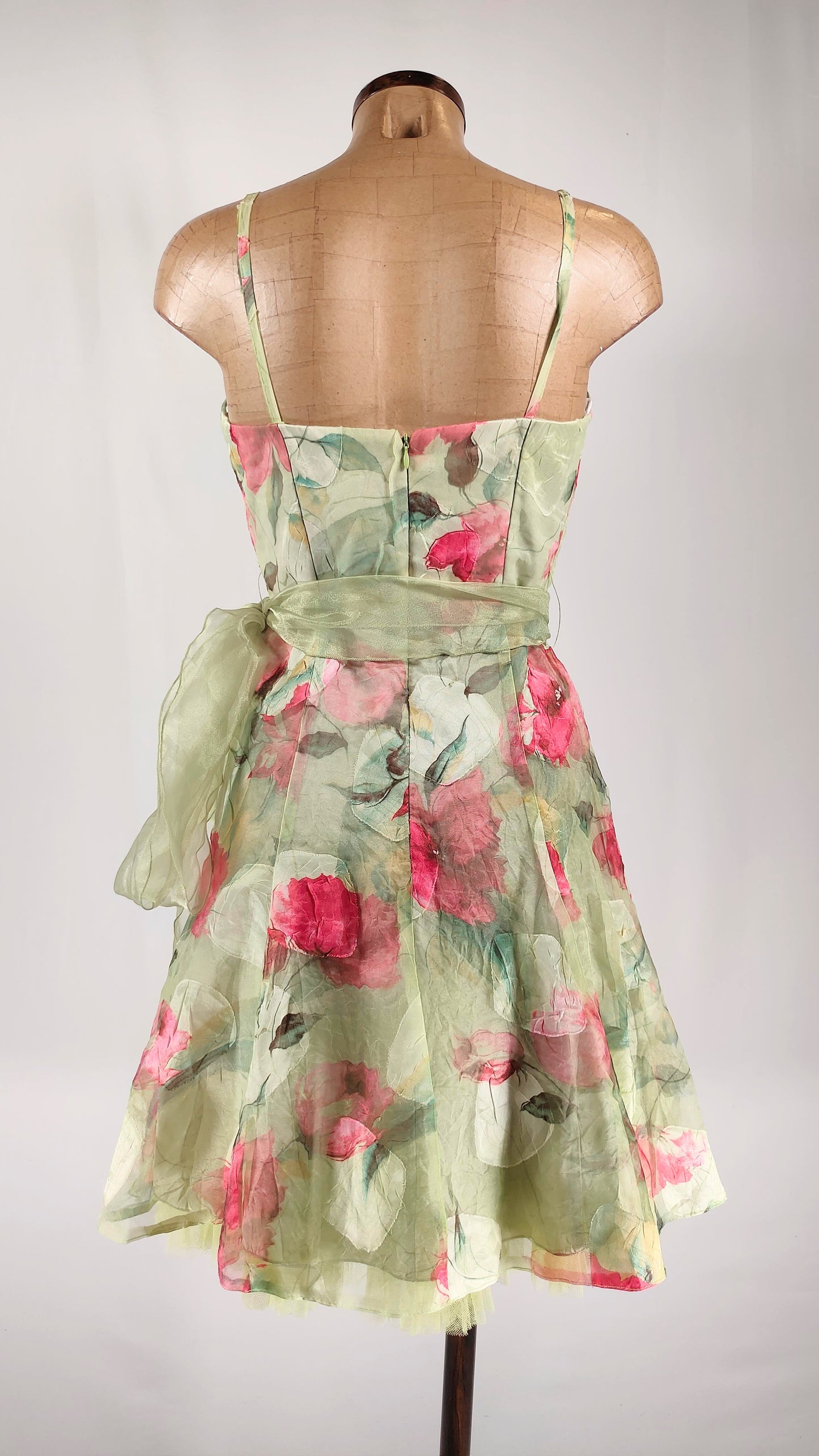 Vestido de ceremonia verde con lazo