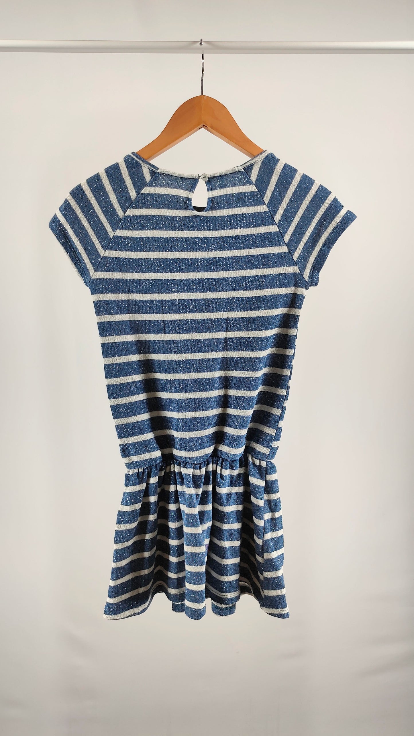 Vestido de rayas con efecto brillante