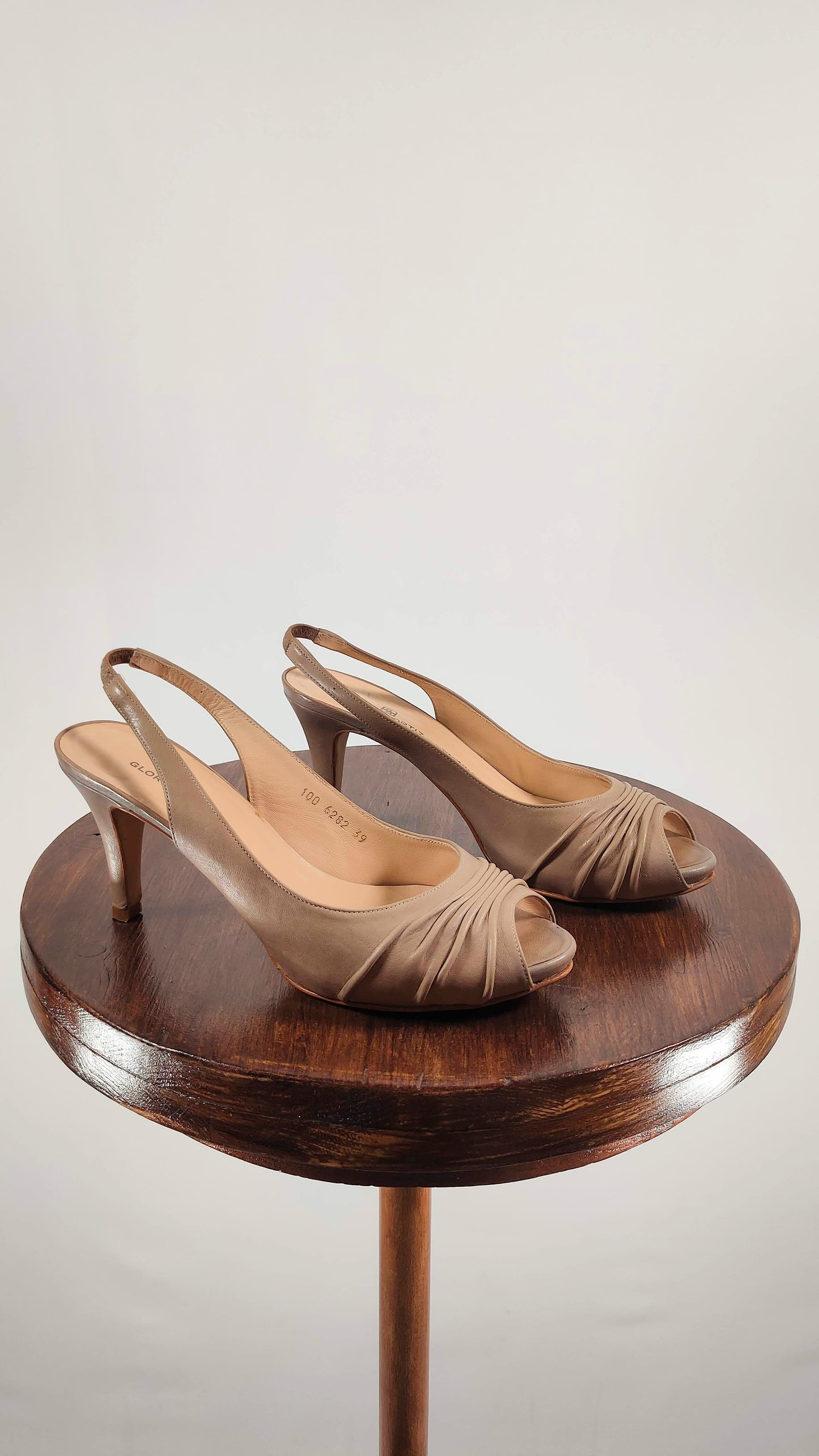 Zapatos de tacón nude Gloria Ortiz