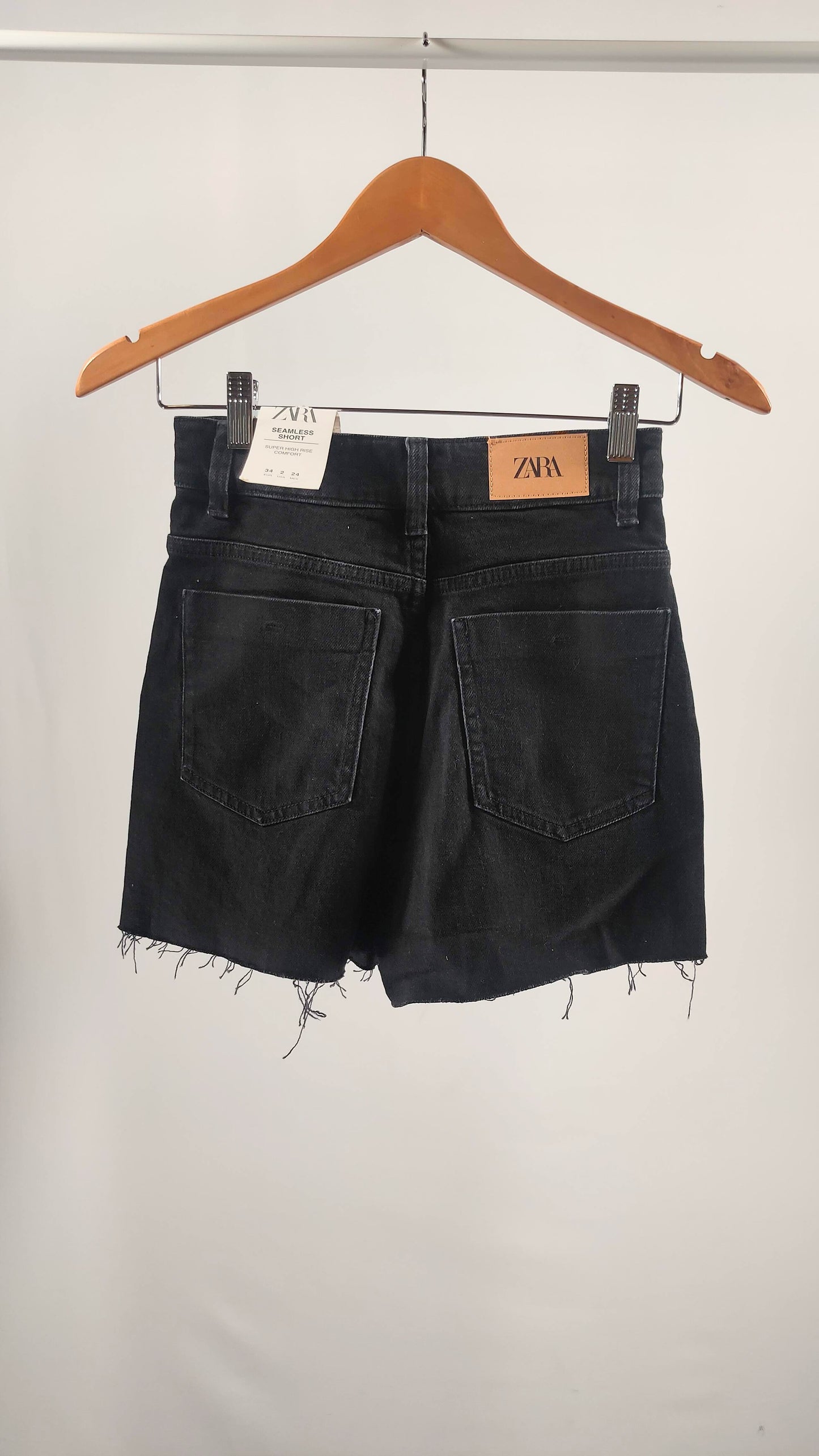 Short cintura alta en negro