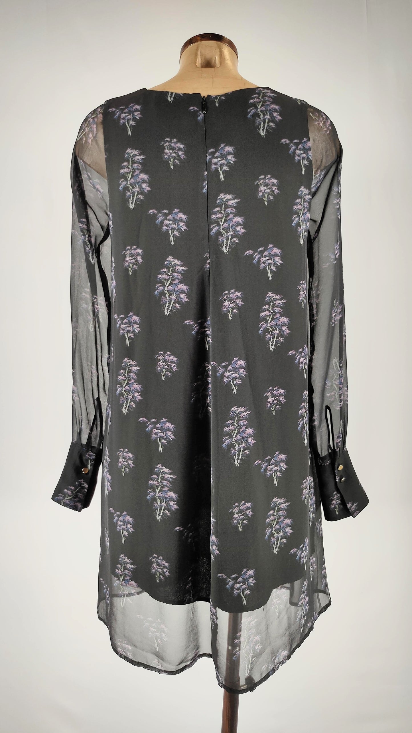 Vestido con estampado de árboles